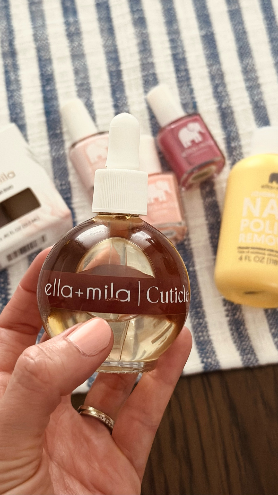 Ella + Mila have new cuticle oils and that means our spring and summer mani pedi’s just got an upgrade! Y’all it’s always such a blessing to work with these brands and try their new products! I’m obsessed with this stuff! I’ve linked all the new ones so you can check them out for yourself!

Products shown: Polish colors, Bubble Trouble (wearing!), Lovers Suite, Rosy Cheeks + as always their all about that base, base coat+ in a rush top coat! Jojoba Nail polish remover + the star of the show, the new sweet almond + castor cuticle oil
 
SAHM, at home nails, low tox beauty, low tox nails


#LTKmomlife #LTKBeauty #LTKselfcare