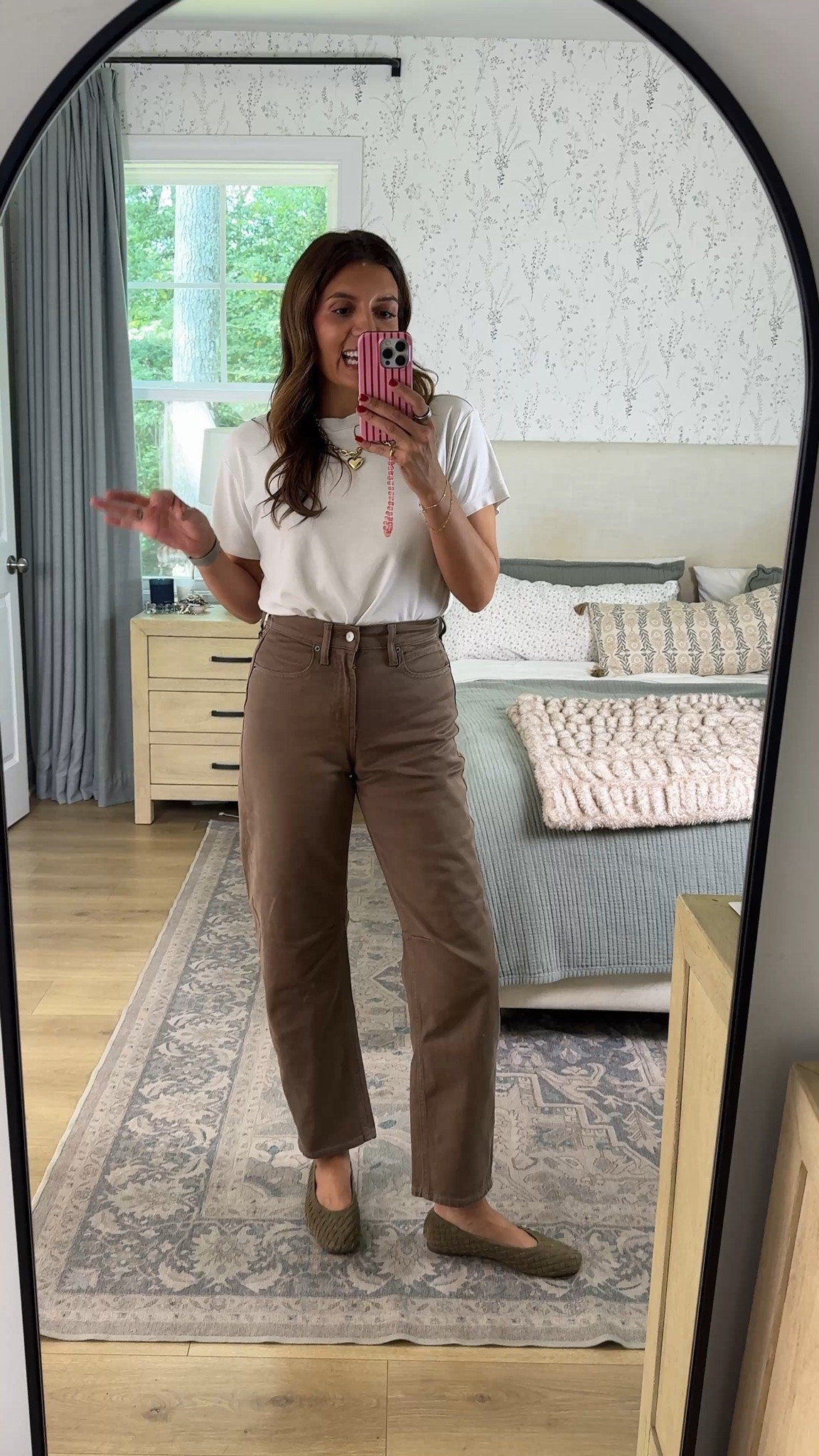 The best barrel leg jeans from Old Navy!! I’m 5’7” in a size 4 regular length.

#LTKOver40 #LTKTall #LTKSaleAlert