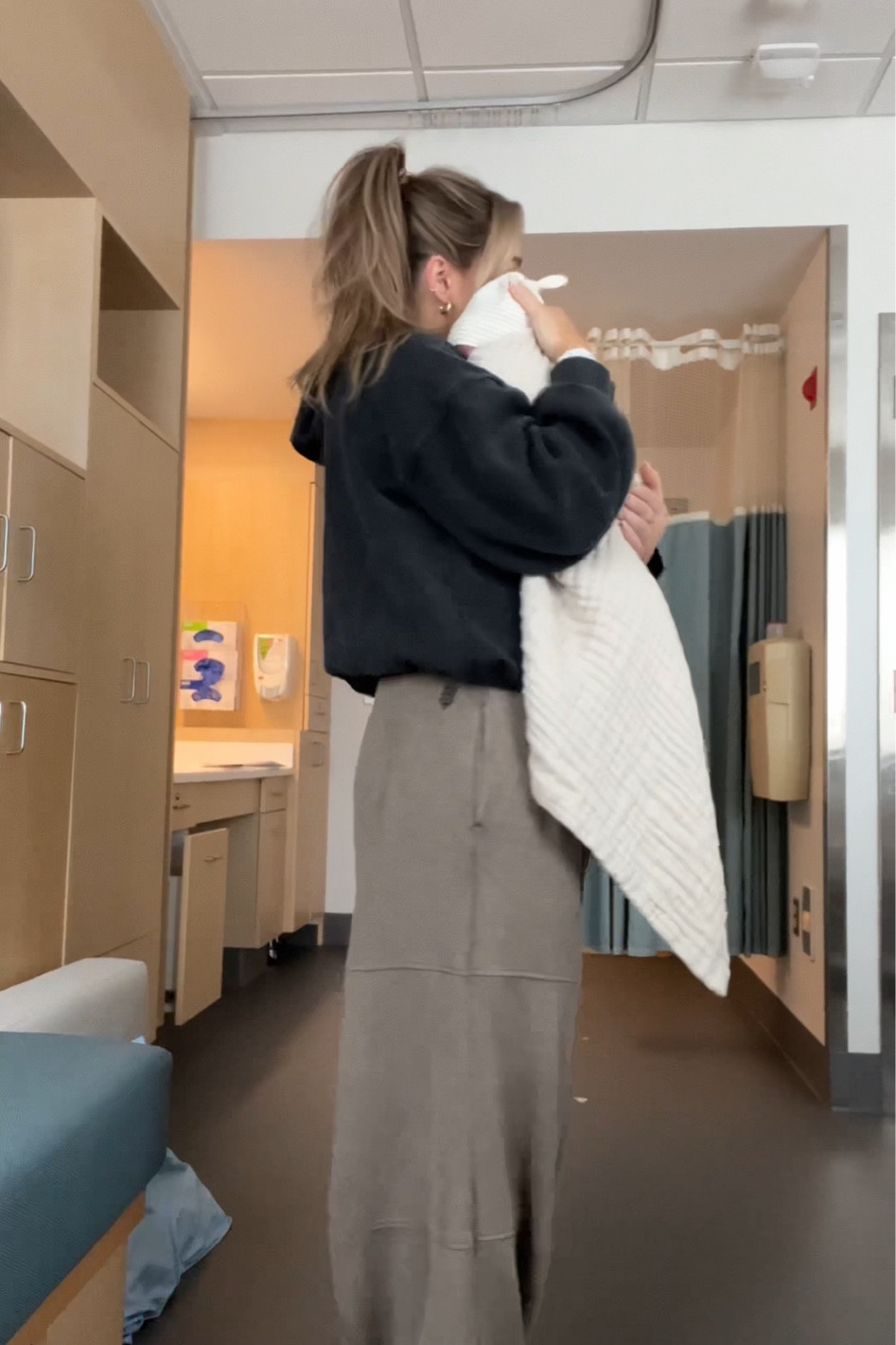 Sweatshirt: Large but M would be plenty loose it’s very cozy and comfy fit!
Sweats: M tts with a slouchy long fit
New balance: tts 8 I wouldn’t size down like reviews say just stick with true size
Free people socks 

#LTKbump #LTKfamily