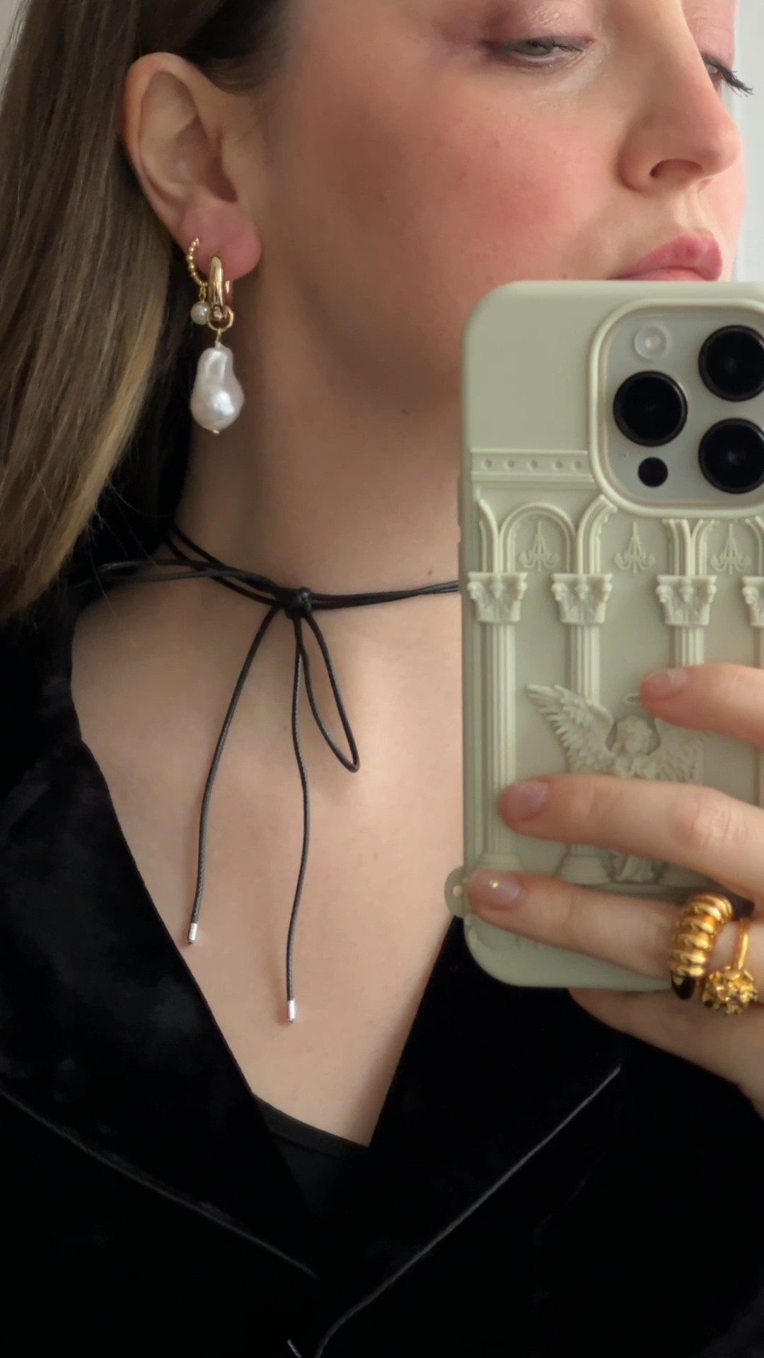 1 of the 4 ways to do the bow aesthetic as a minimalist… (check out my other posts to see the other 3)🎀🖤
.
bow aesthetic | coquette spring accessories | Outfits for wedding guests | Bow shoes | Appliqué | pearl earrings

#LTKstyletip #LTKVideo #LTKU