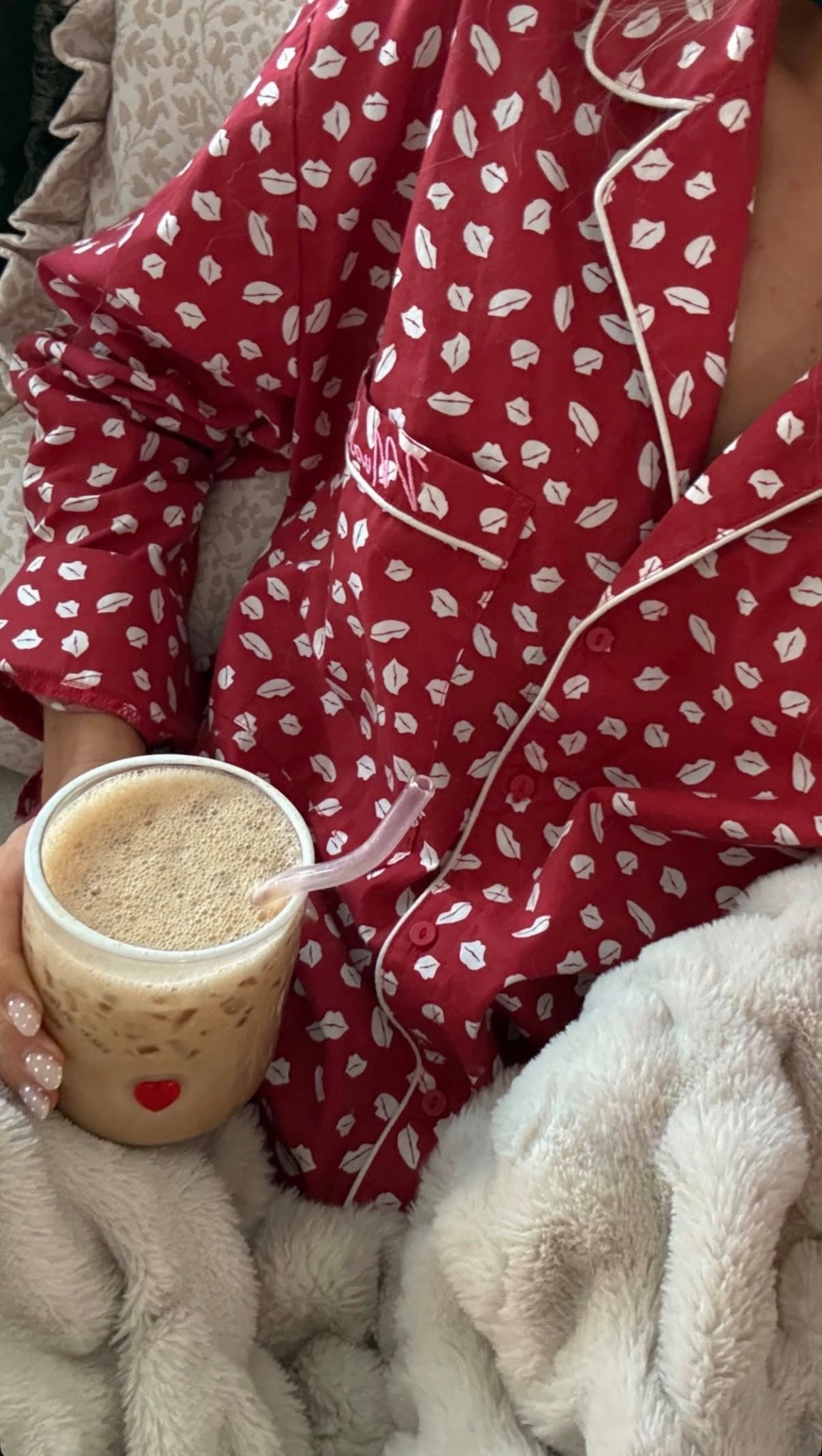 Abercrombie pj set
Lola blanket

#LTKValentine #LTKootd