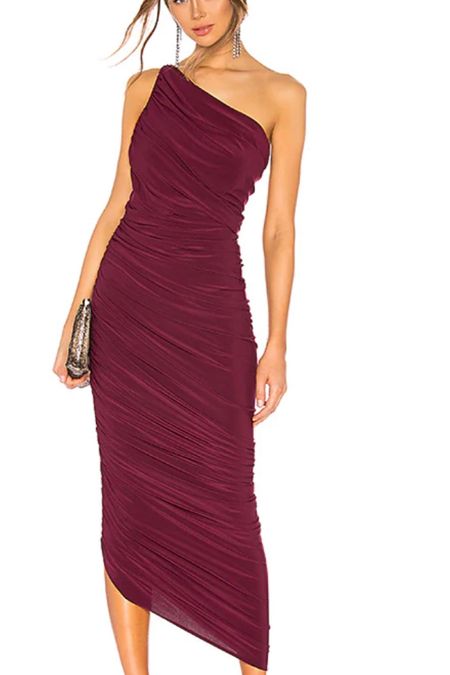 This burgundy/plum dress is the perfect fall wedding guest dress.