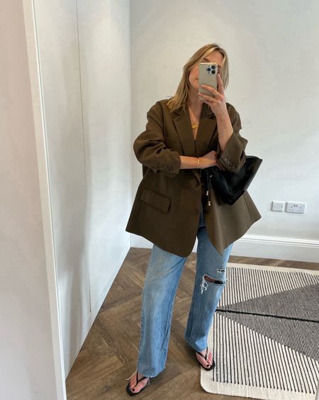 Jeans and a nice top..

Wearing a 12 in the silk vest
Wearing a small in the blazer
Wearing a 31 in the jeans 

Weekend style
The Frankie shop
Anine Bing 
Sezane
Apc Paris
Classic style
Everyday style 


#LTKeurope #LTKSeasonal #LTKmidsize