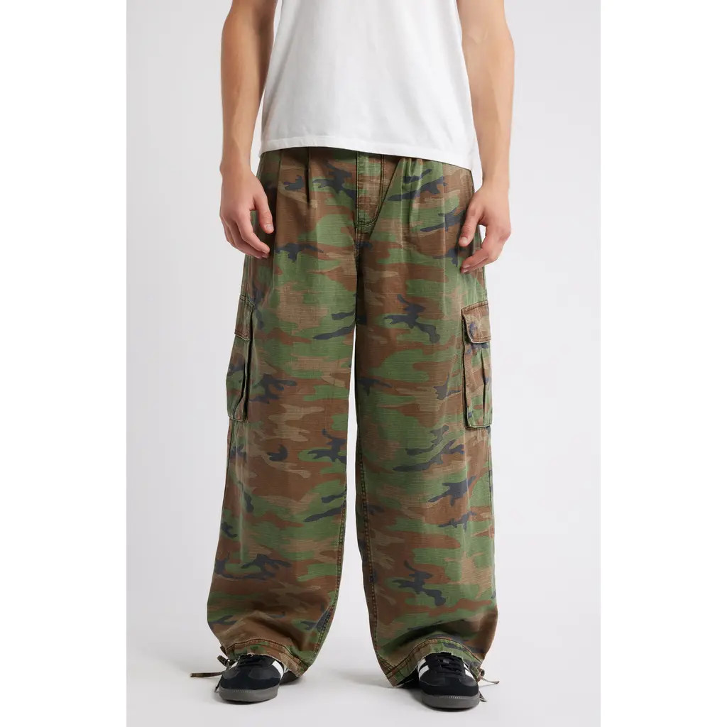 Elwood Baggy Camo Pants at Nordstrom, Size 34 | Nordstrom