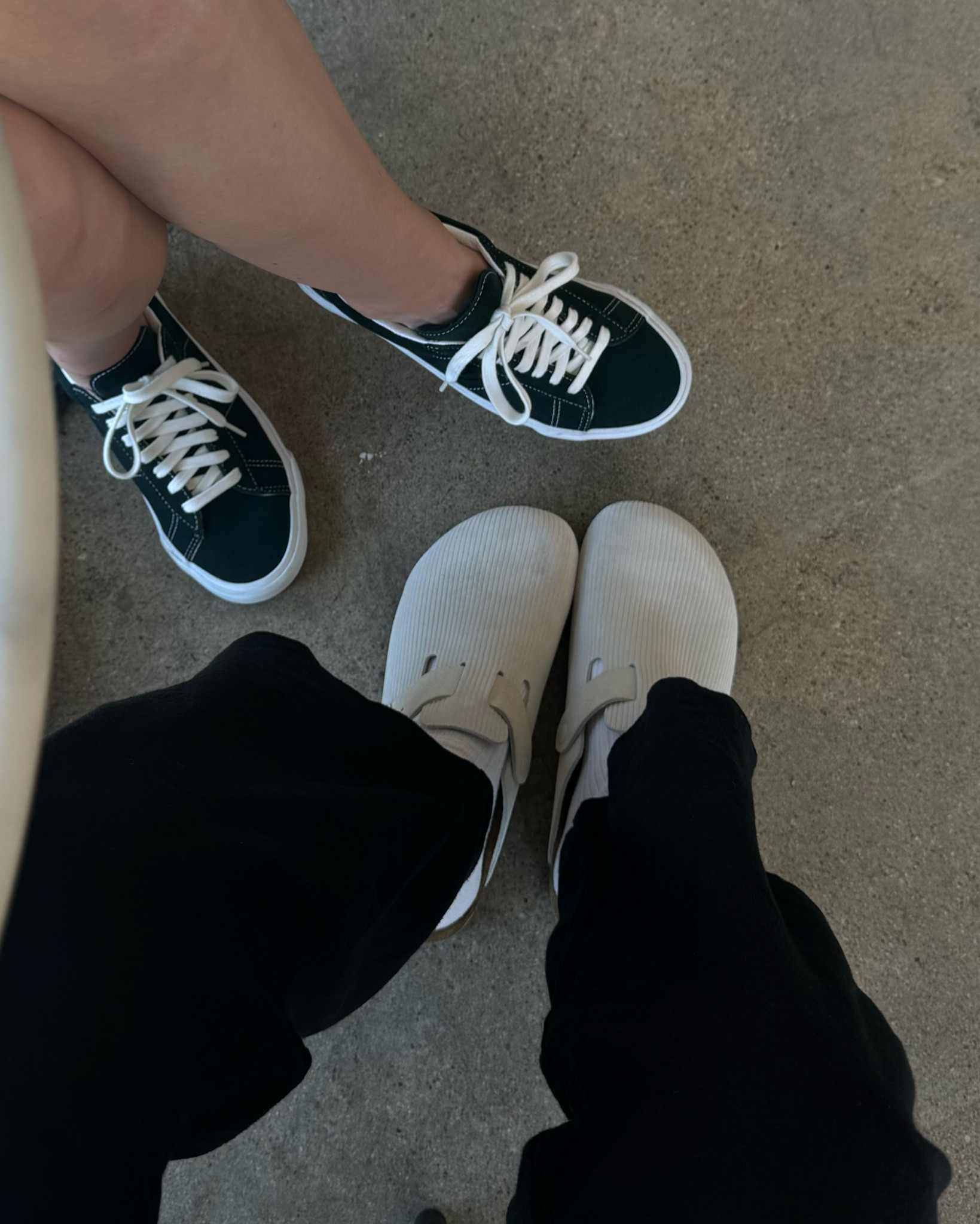 ribbed boston clogs in bone + the comfiest pants !!!! 

#LTKSeasonal #LTKU #LTKShoeCrush