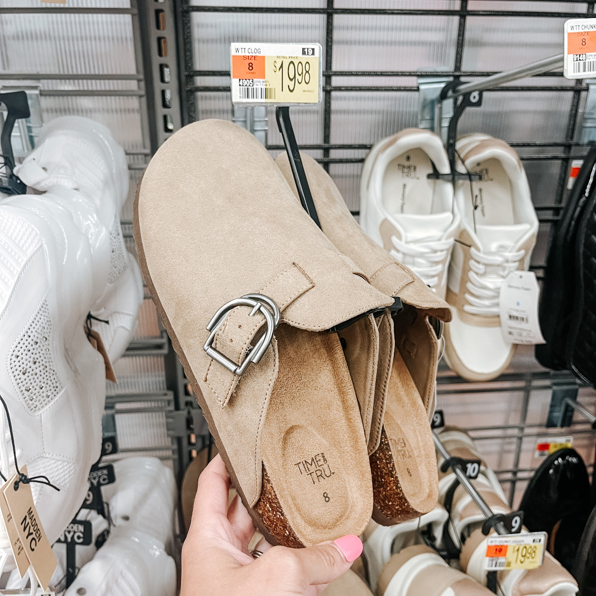 Time and Tru clogs at Walmart if you like Birkenstocks but don’t want to spend the money!

#walmart
#walmartfinds
#timeandtru
#clog
#birkenstock

#LTKstyletip #LTKshoecrush