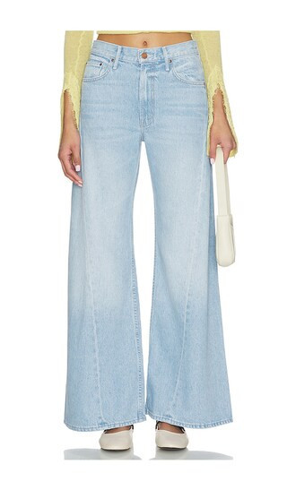 MOTHER Lil Petite Lemon Twist Sneak Jeans in Blue. - size 31P | Revolve Clothing (Global)
