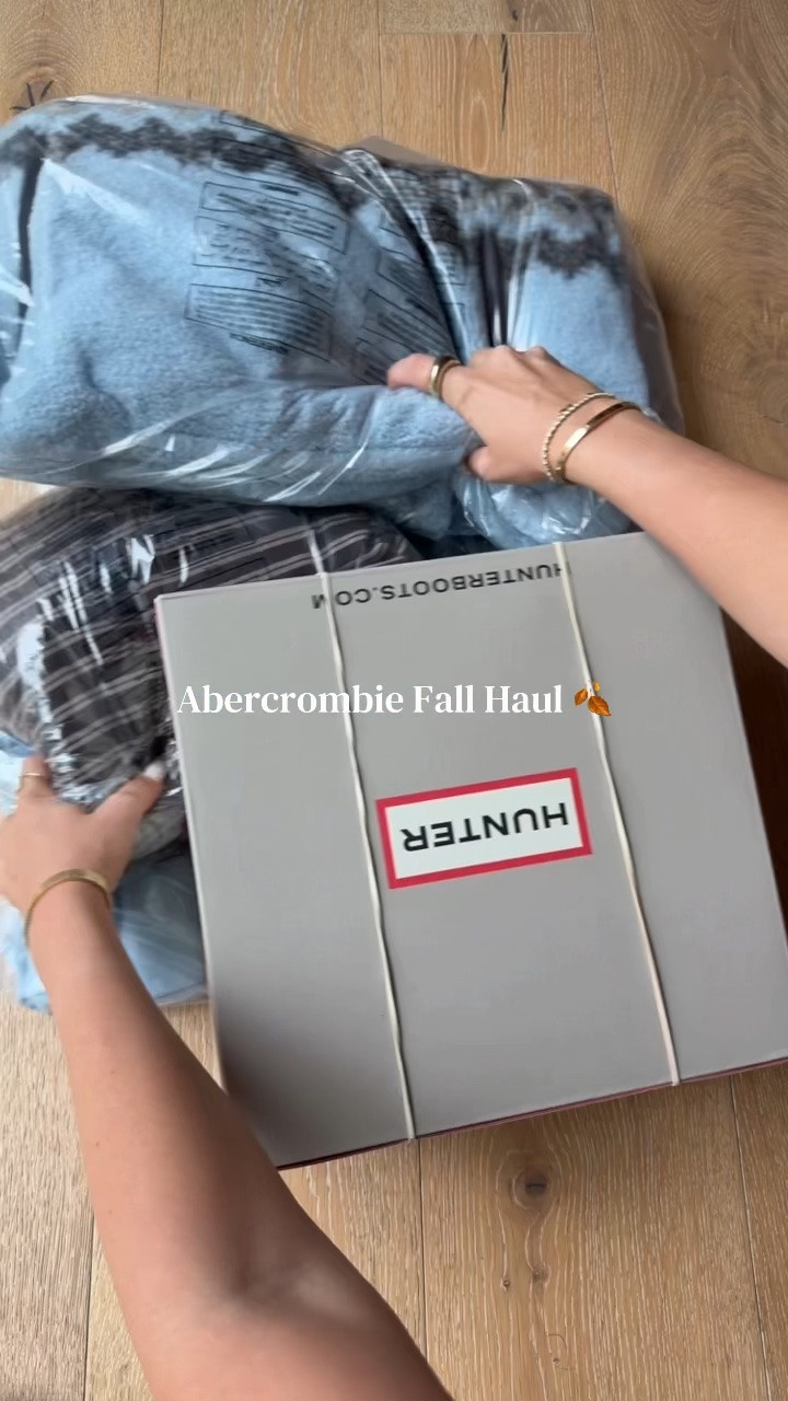 Abercrombie fall haul 🍂 I’ll have everything I ordered linked on my LTK! Try-on coming soon 💙


@abercrombie