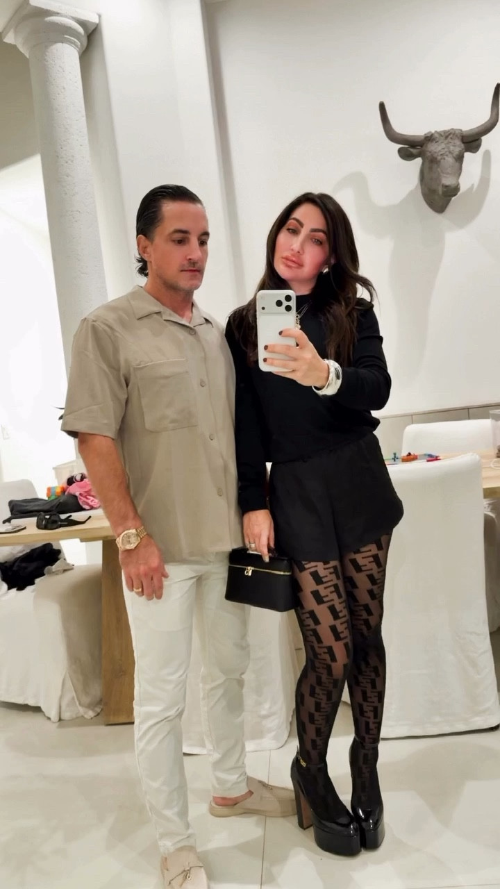 Happy Sukkot! Grwm lots of new fall fashion polo sweater, fendi tights, zara sweater, AND This men's shirt that Ryan is wearing is one of the best shirts I've ever bought him. It fits any build and it doesn't even translate how great it is in real life! 

#sukkot #Shabbat #fashiongram #fashion #jewishgirl #chabad #ltkstyletip #boca #polobear #fendi #tights #grwm #mycloset #valentino #zarasweater #reformation #couple #couples 

Link  https://liketk.it/5qMsm