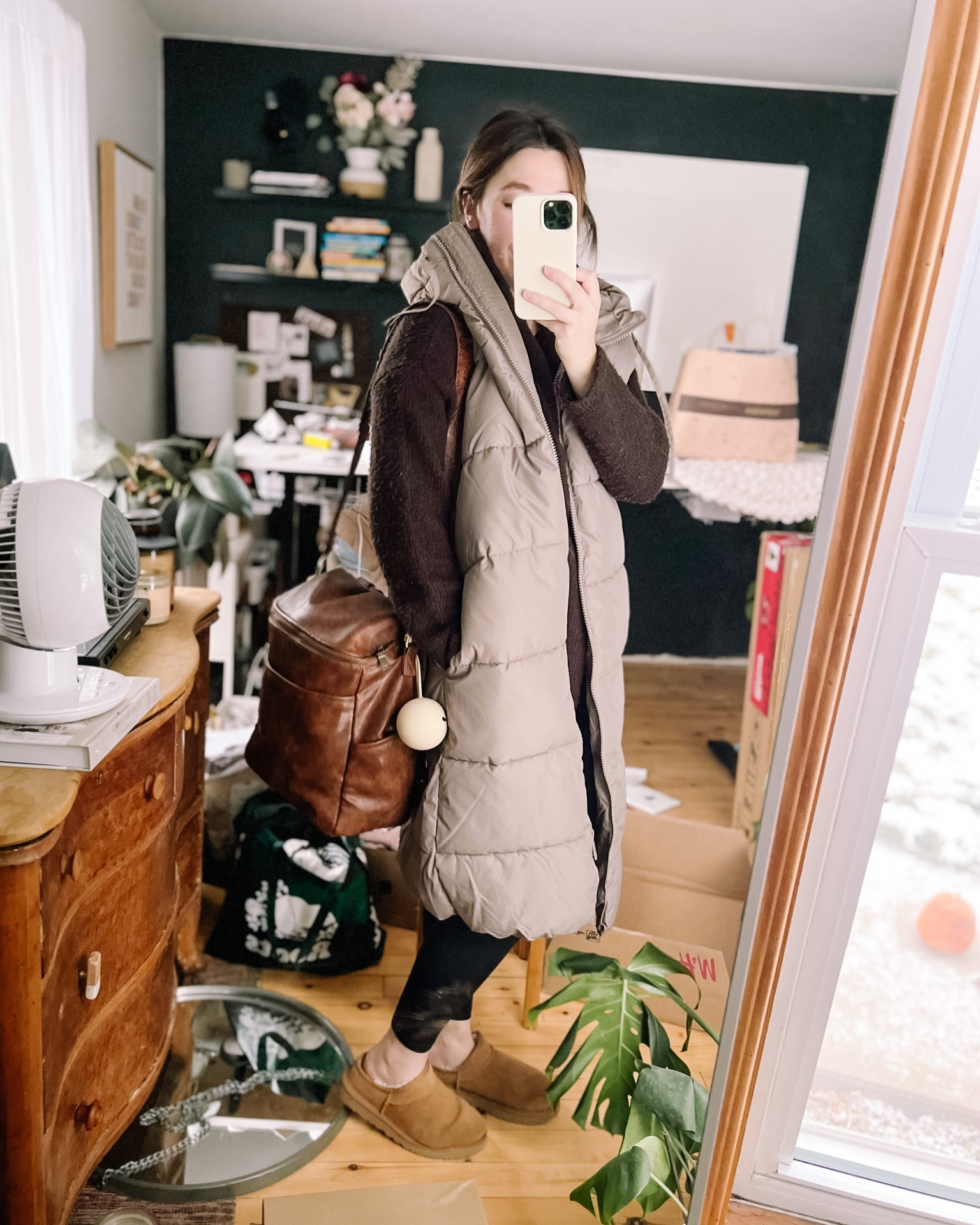 Holiday market OOTD ft. my Azaria La Mere bag + Lennox Coatigan 

BAG:
https://azaria.com/collections/diaper-bags/products/la-mere-original?variant=40339105251520/?rstr=Meaghan