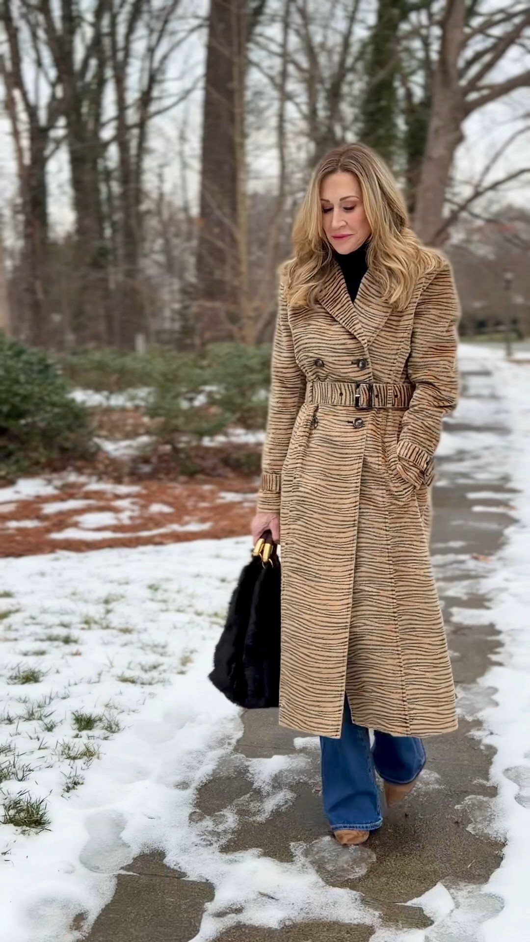 Winter look featuring a coat from LeMarque!  The coat is paired with skinny flare jeans, Veronica Bearx booties, a Bottega bag and a black turtleneck.


#LTKootd #LTKSeasonal #LTKOver40