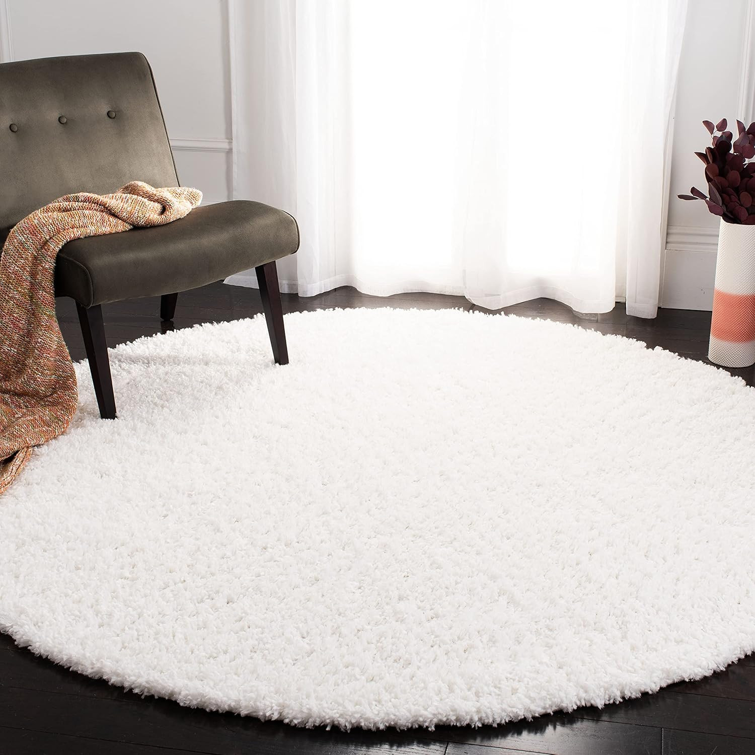 SAFAVIEH August Shag Collection 4' Round White AUG200A Solid Non-Shedding Living Room Bedroom Din... | Amazon (US)