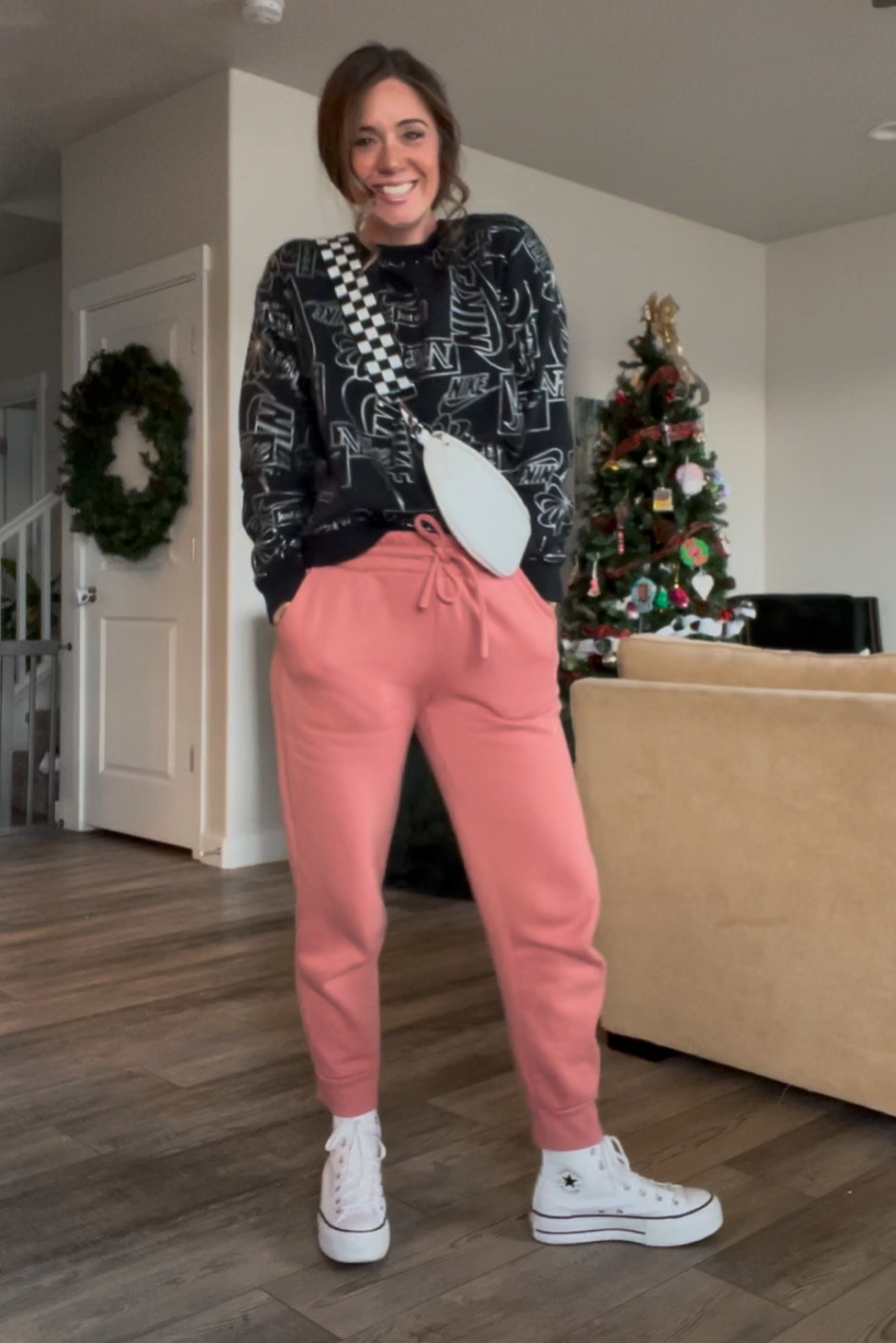 Comfiest OOTD. Sweatshirt is thrifted but I linked similar options. 