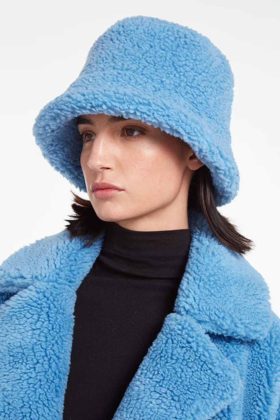 APPARIS Gilly Plant-Based Shearling Bucket Hat | Urban Outfitters (US and RoW)