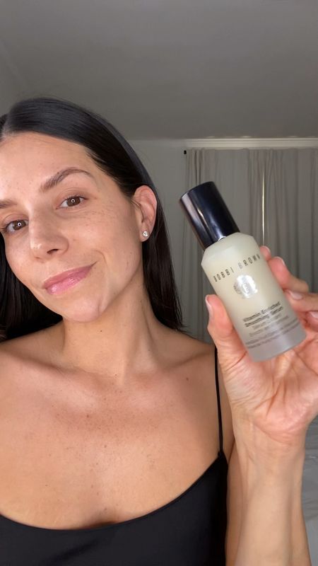 Here’s a look @bobbibrown NEW Vitamin Enriched Soothing Serum! Indulge your skin day and night with the power-packed blend of Hyaluronic Acid, Niacinamide, Vitamin C, and Shea Butter. Leaving your skin nourished and hydrated!✨ #bobbibrownpartner #glowingskin #wakeupyourmakeup #everymorning #everynight
