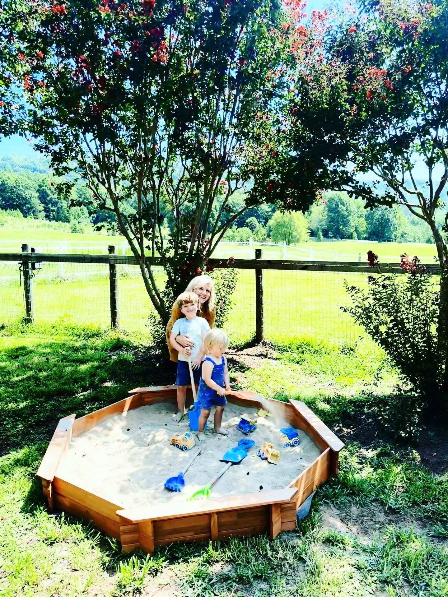 the weekend these little country babies got their wooden  s a n d b o x  out here on the farm !!!! 🪣🪏🌾🐓👶🏼🤠🫶🏽🌞💛 #corememory #countrybabies #countrychildhood #farmsandbox #sandboxonthefarm