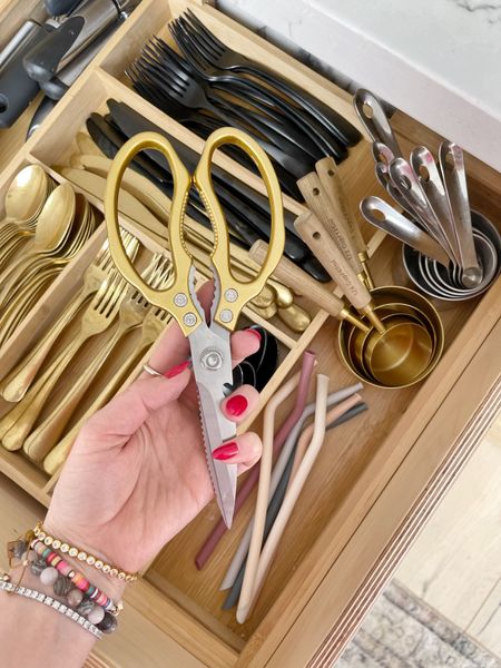 H O M E \ kitchen must-haves! Flatware, measuring cups, straws and gold scissors!

Home decor
Cooking
Amazon
Target 

#LTKhome #LTKunder50
