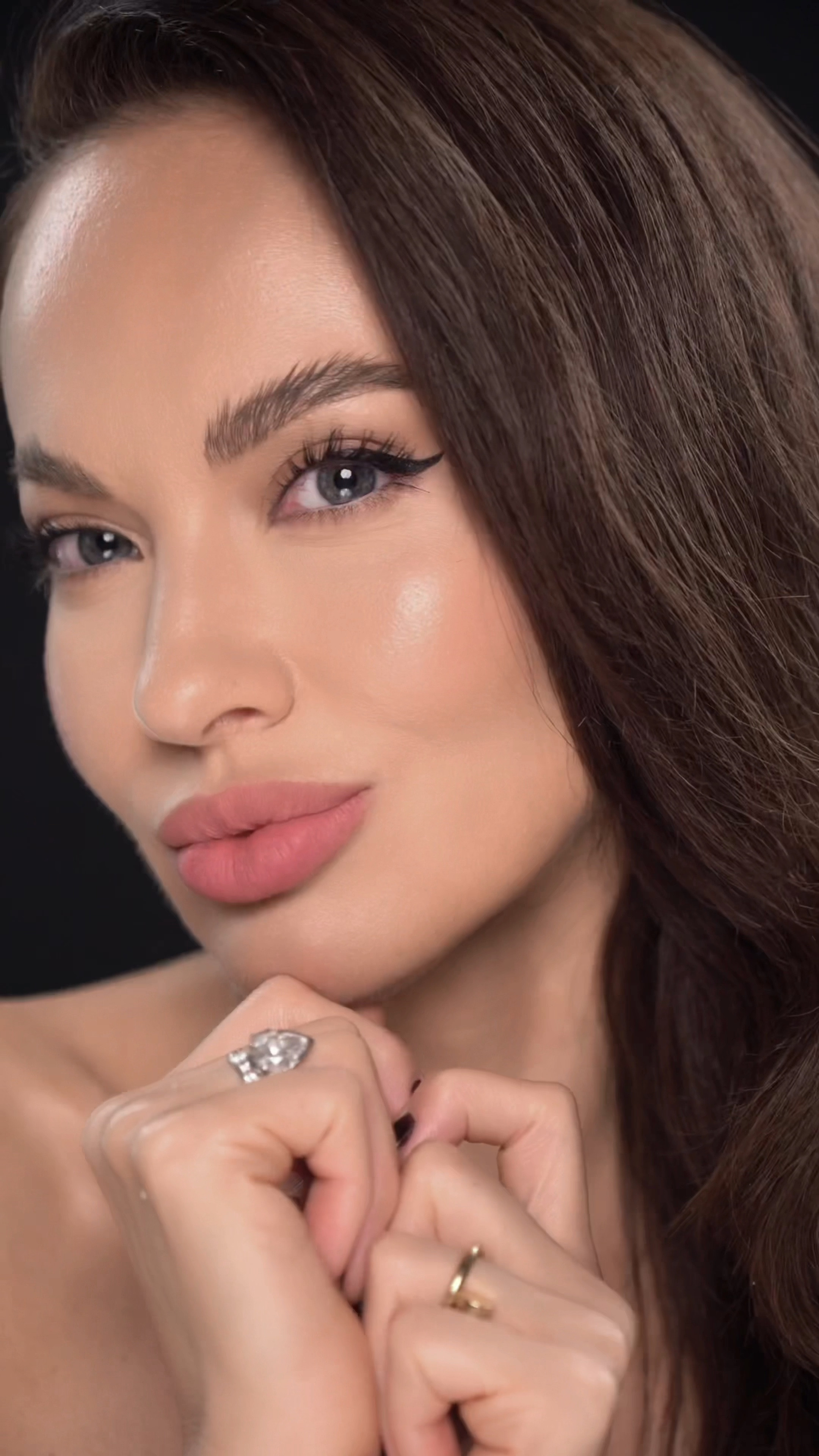 My signature eyeliner makeup look! Easy, natural with a pop of rose pink! 

#LTKstyletip #LTKVideo #LTKbeauty