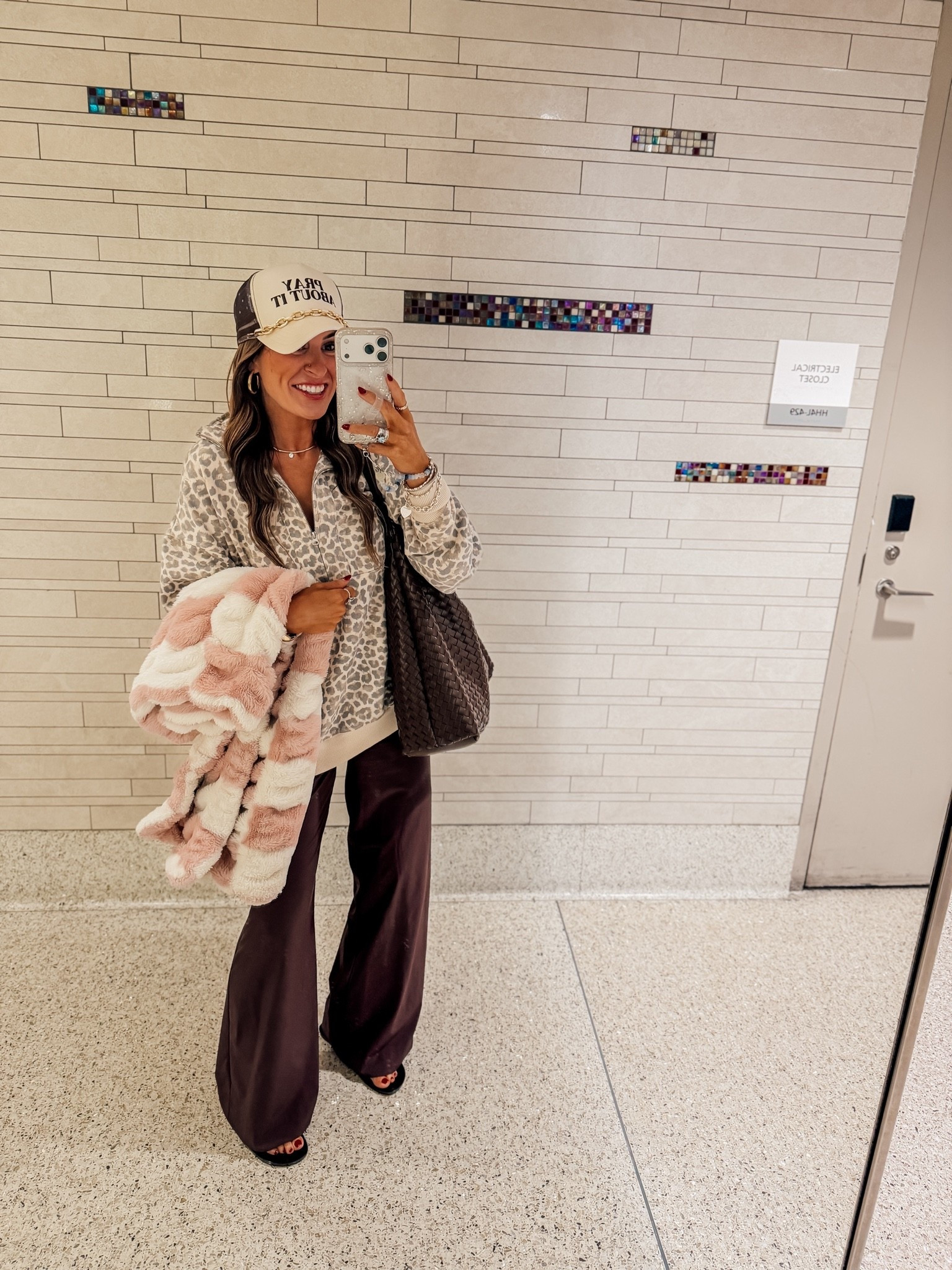 Travel fit! I’m 5”6, wearing an XS in these pants and a XS in the sweatshirt!

#LTKdayinmylife #LTKgrwm #LTKootd