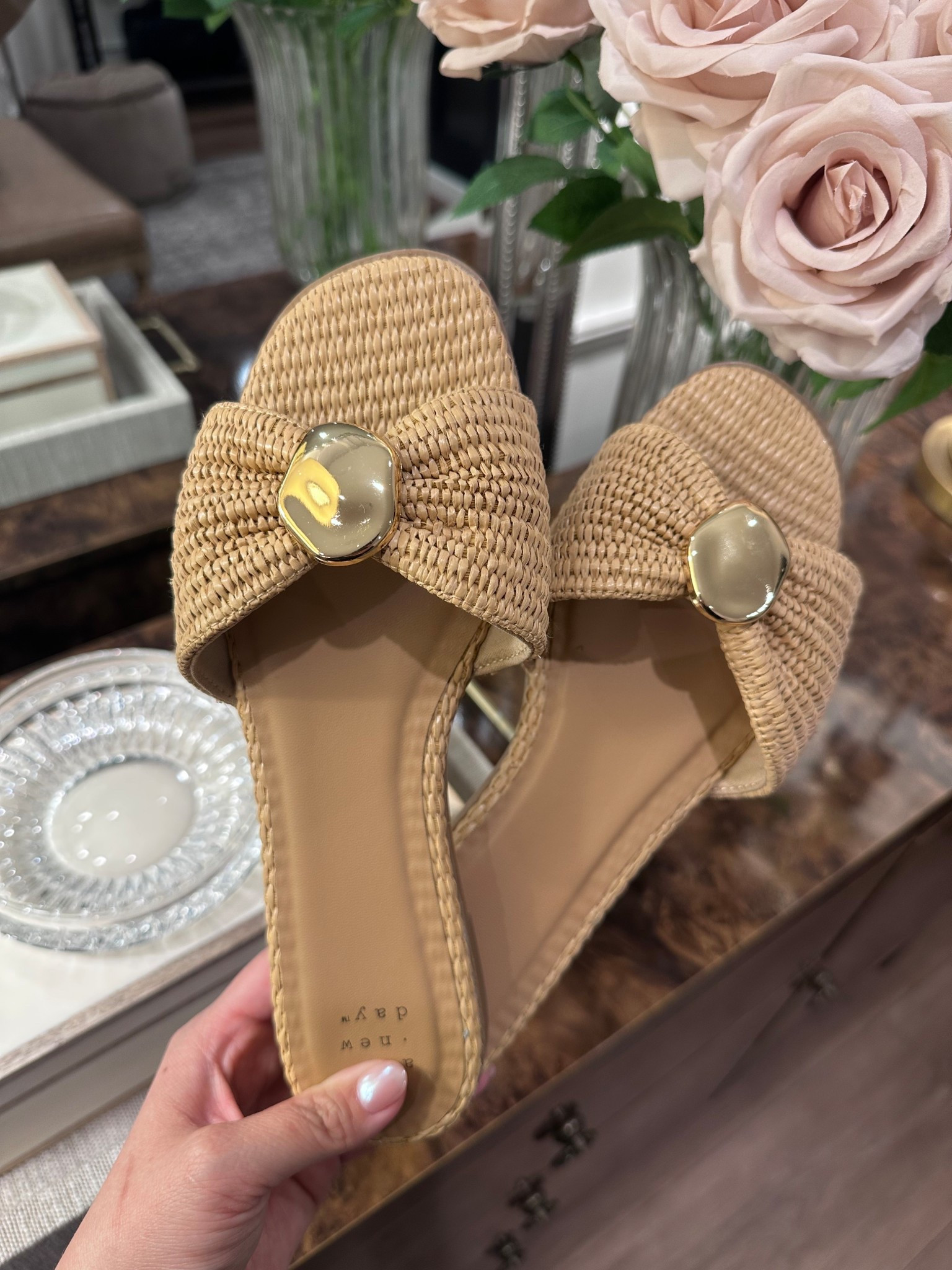 The most gorgeous and versatile sandals for this summer! I can see this styled in so many ways - they can be dressed up, down or casual and still feel put together! 😍 True to size