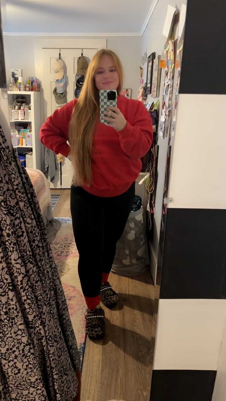 Cozy Christmas Outfit | Casual Holiday OOTD 2025

Serving comfy holiday vibes 🎄❤️ This festive, easy winter outfit is my go-to for busy mom days!
I’m wearing my favorite Abercrombie red crewneck, SHEIN leggings, the viral McDonald’s Grinch socks, and the coziest fuzzy Crocs.
Warm, cheerful, and perfect for gift runs, school drop-off, or hanging out at home with cocoa. ✨

Shop the look on LTK + save it for holiday outfit inspo!


#HolidayOOTD #CozyChristmasStyle #FestiveOutfit #LTKHoliday #LTKWinter #AbercrombieStyle #SHEINFashionFinds #FuzzyCrocs #GrinchSocks #MomOnTheGoStyle #WinterComfyOutfit #HolidayVibesOnly #CasualChristmasLook #PinterestOutfitInspo

#LTKootd #LTKSeasonal #LTKHoliday