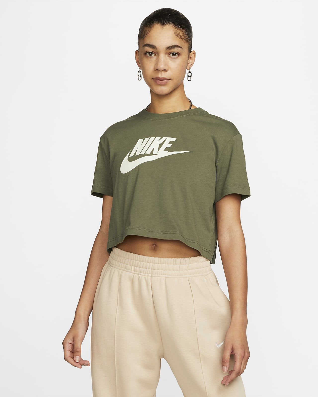 L (12–14) | Nike (US)