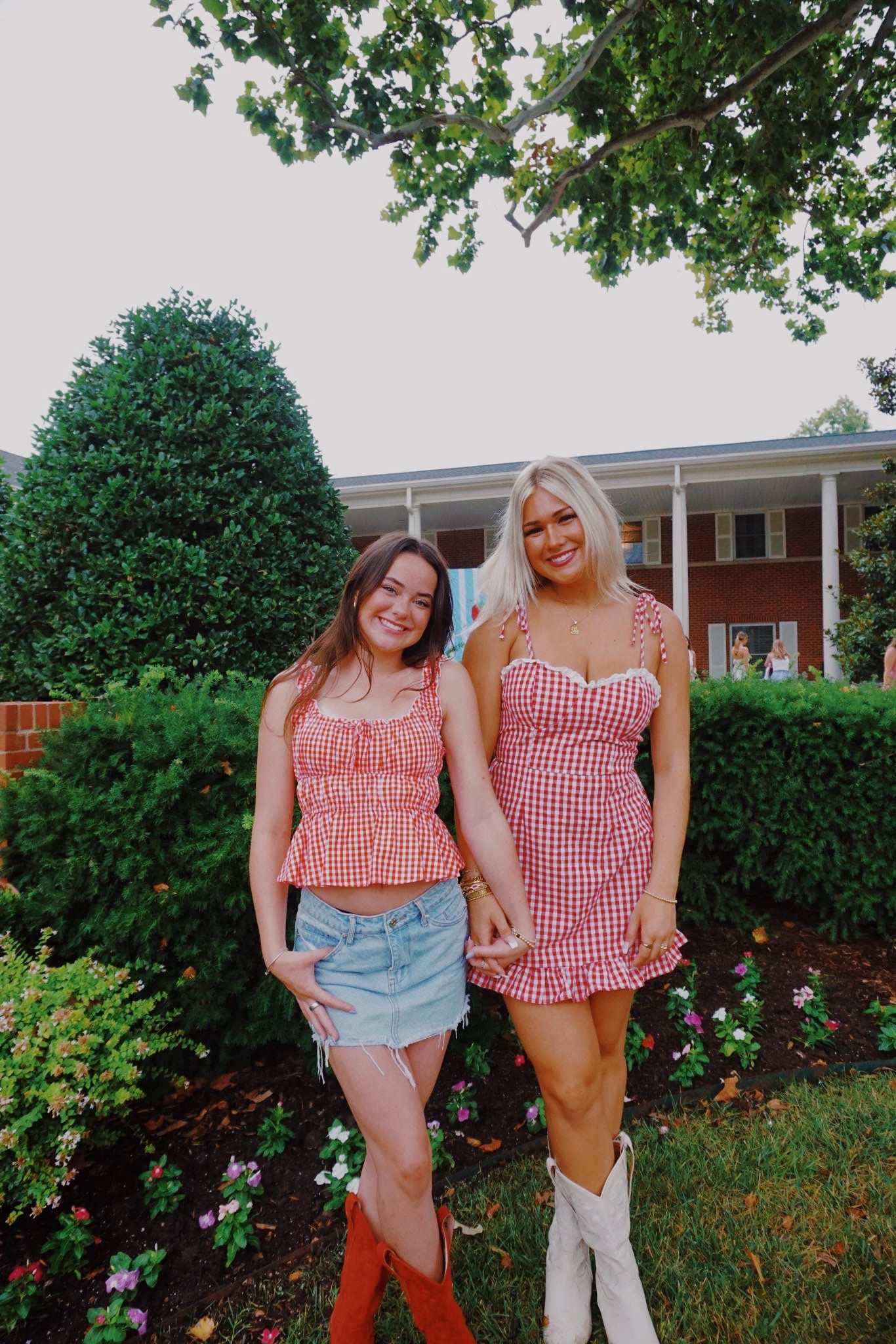 perfect outfit for game day or in my case sorority work week!! 