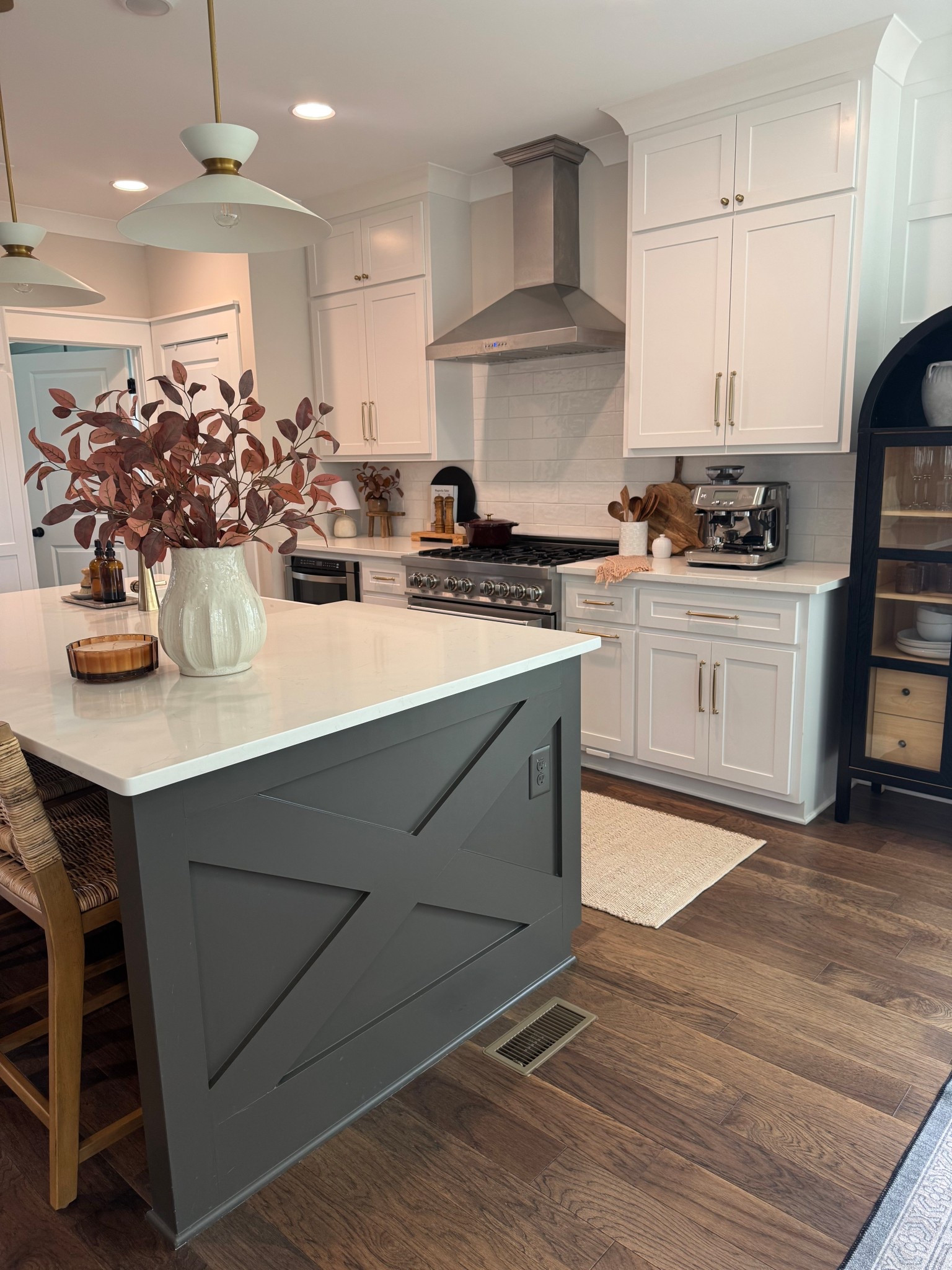 Kitchen, kitchen decor modern kitchen design, kitchen design ideas, cozy kitchen, fall kitchen, cozy home, affordable kitchen decorr

#LTKHome