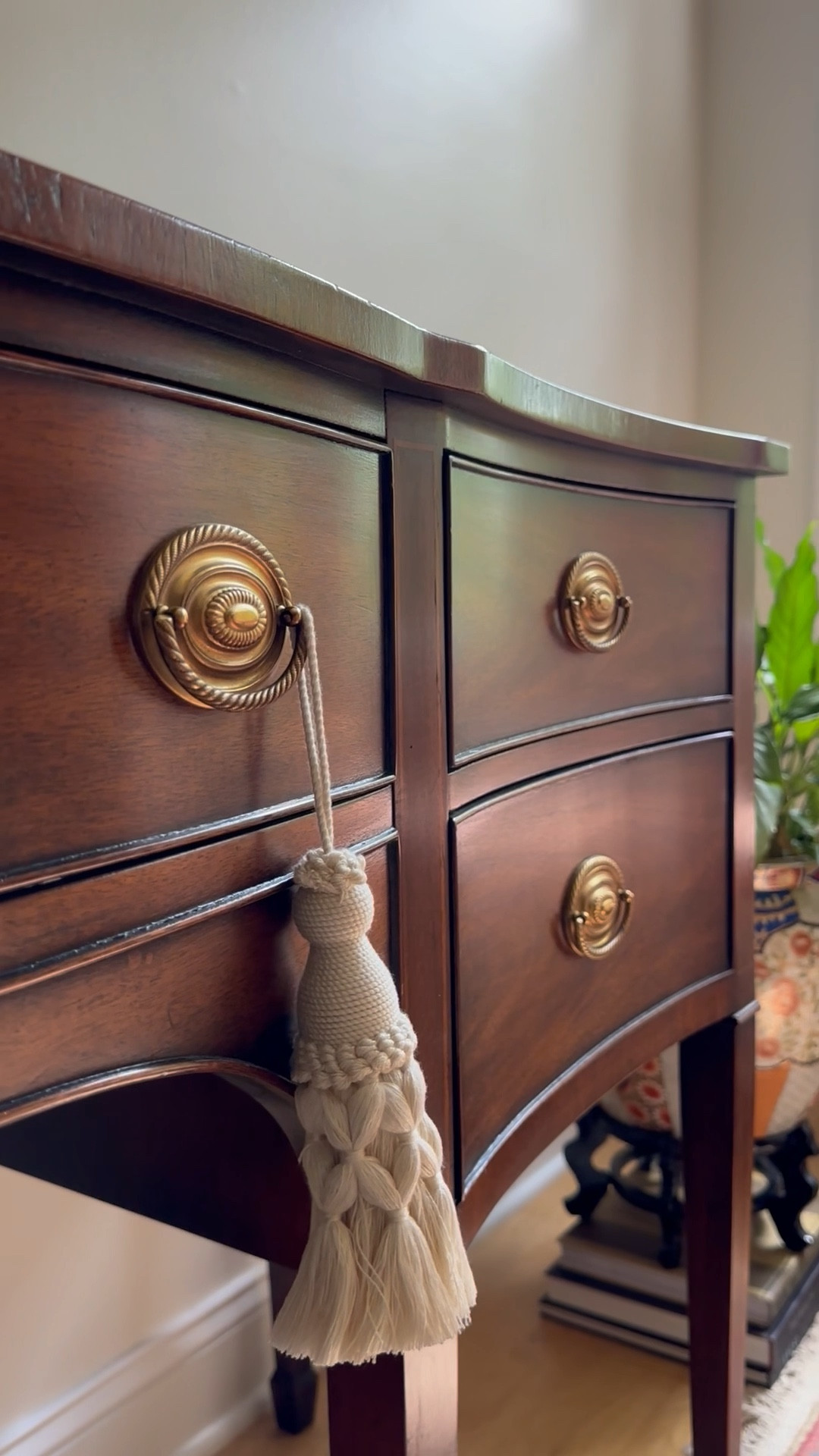 Refreshing the living room with some new finds from #alicelanehome I’m loving this cloche in “spice” which is perfect for fall, the new tassel for my vintage buffet is perfection and I’m obsessed with how the onyx bowl catches light. All these plus more favorites linked here for you! 

#LTKFindsUnder100 #LTKHome #LTKFindsUnder50