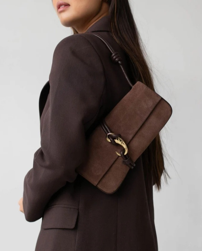 This Dolce Vita chocolate suede bag is SO good for fall! 🤎 I'm obsessed with the rich brown color—it makes every outfit look instantly more put together. Throw it on with a cozy sweater, blazer, jeans, or boots, and you're good to go. Such an easy everyday bag you'll be reaching for all season!

#DolceVita #DolceVitaStyle #FallStyle #FallFashion #FallAccessories #SuedeBag #BrownBag #ChocolateBrown #ShoulderBag #QuietLuxury #OldMoneyStyle #MinimalStyle #StreetStyle #EverydayStyle #FashionFinds #HandbagLover #FallWardrobe #AutumnStyle #OOTD #FallOOTD #StyleInspo #ChicStyle #SweaterWeather #LTKStyle #LTKFashion #LTKFinds #PinterestFashion #WardrobeEssentials #AutumnVibes #MustHaveBag 

 #LTKSeasonal #LTKU #LTKSaleAlert