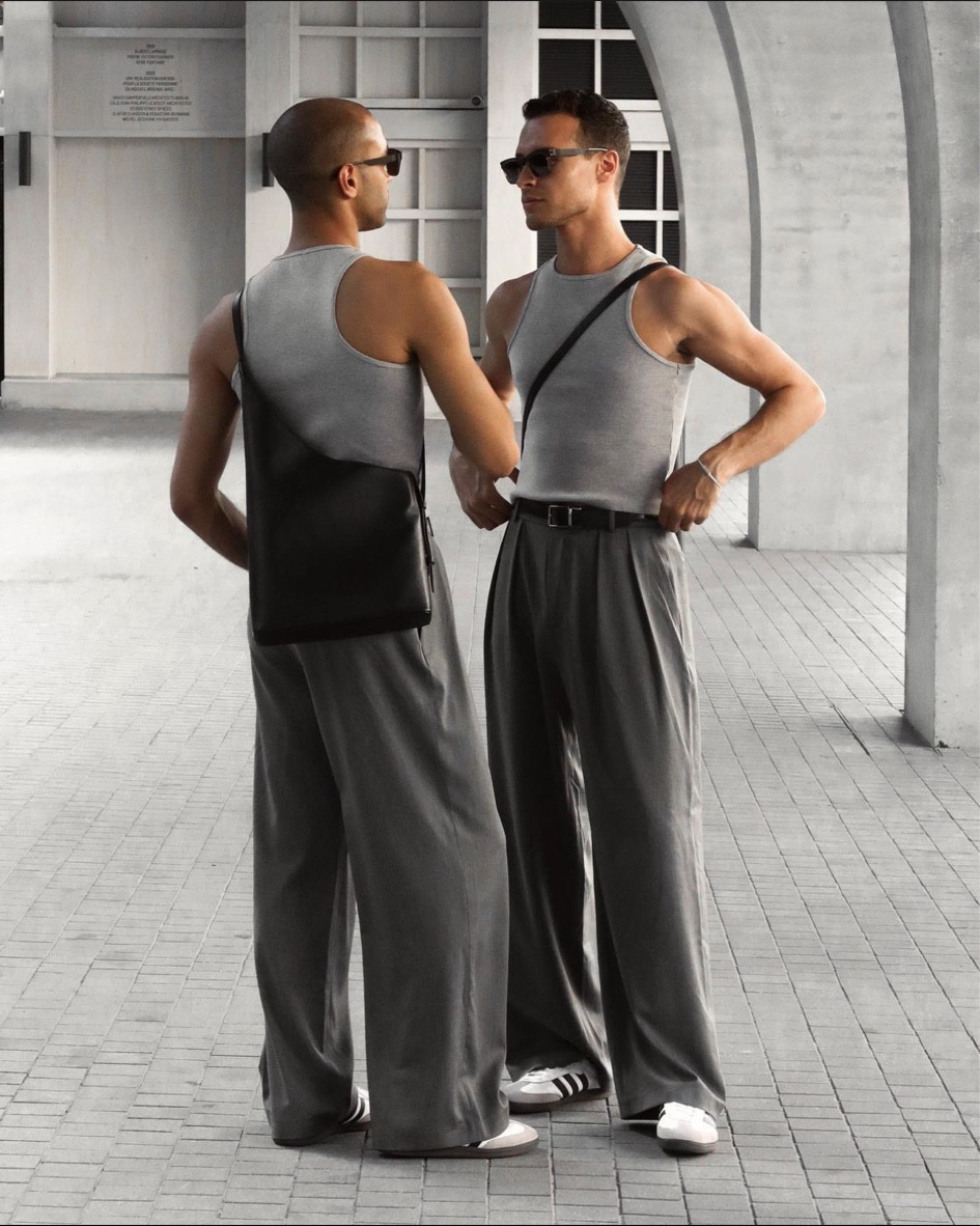 Gris 

pantalon droit gris, pantalon ample gris, débardeur en coton gris, débardeur basique gris, sac Aesther Ekme, sac cuir noir, sac en cross body, sac bandoulière, Adidas Samba vegan

#LTKshoecrush #LTKstyletip #LTKitbag