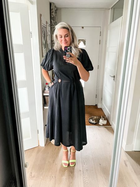 Outfits of the week

A cotton/linnen black midi dress with puff sleeves (Shoeby) and a neon yellow or green block heel sandal. 

Dinner date lbd neon chartreuse linnen summer dress

#LTKstyletip #LTKcurves #LTKeurope