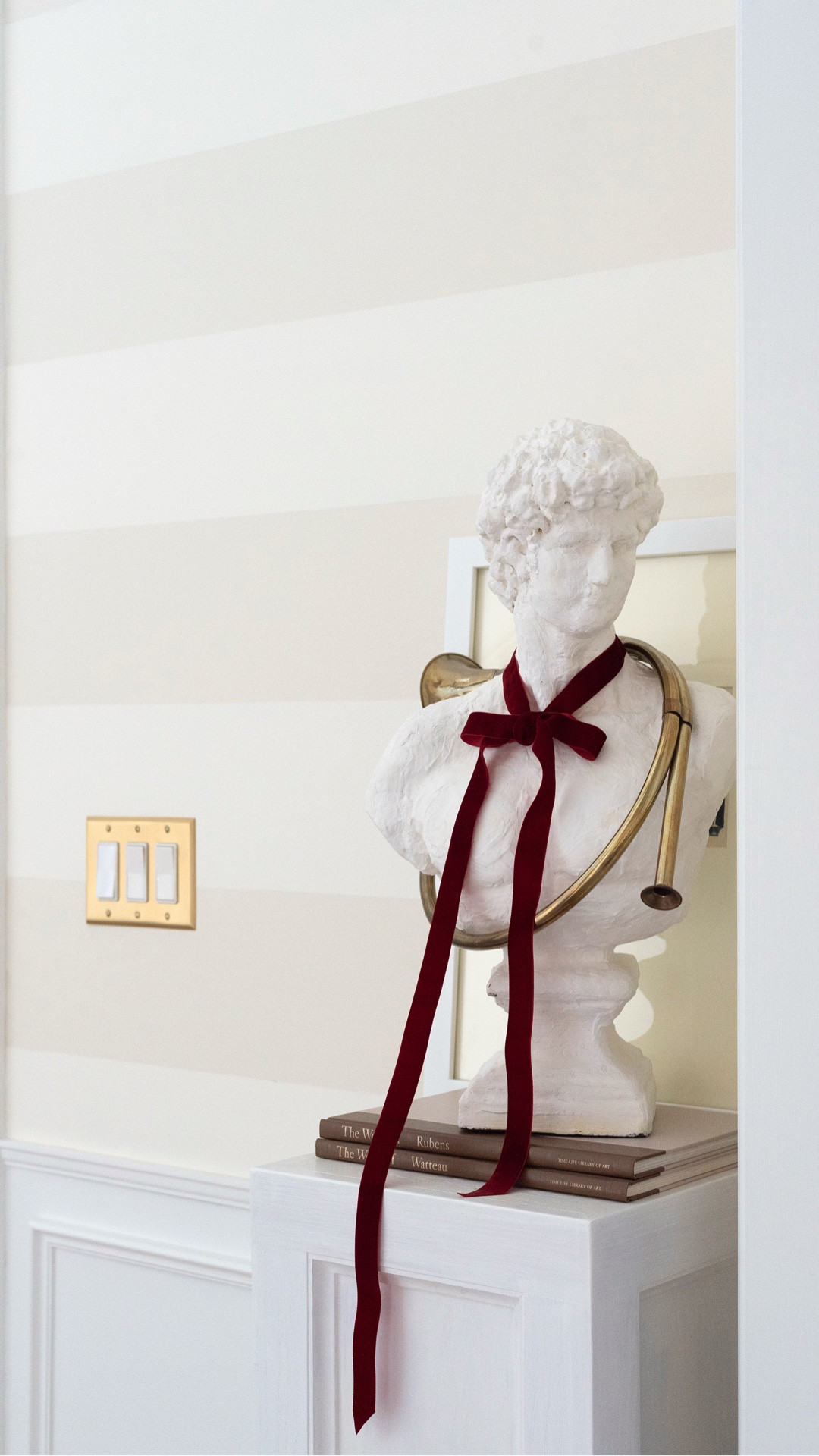 A fun corner in our entry... I'll find an excuse to put ribbon anywhere this time of year!

#LTKHome #LTKHoliday