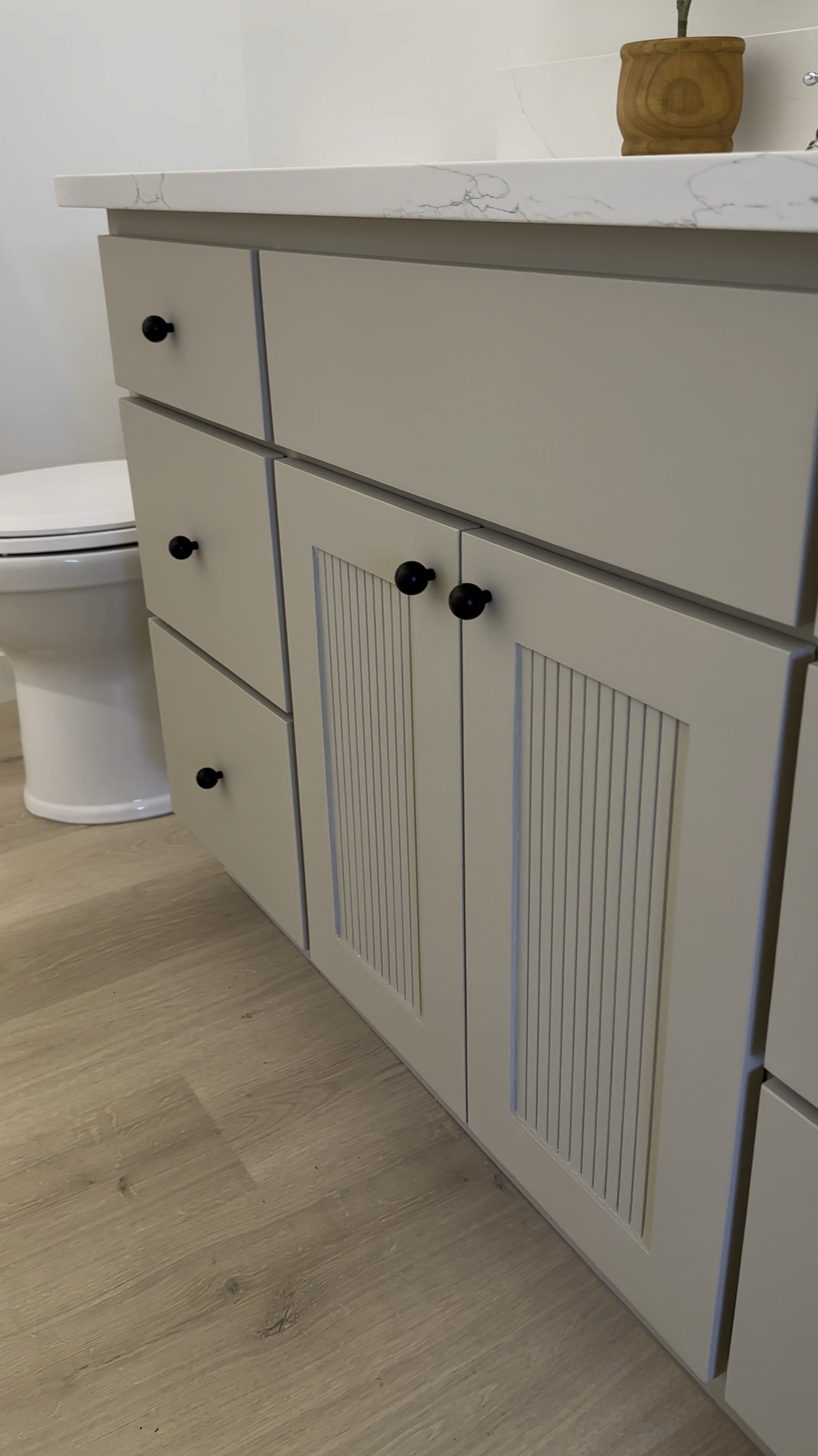 Bathroom vanity, bathroom knobs, bathroom inspiration, bathroom ideas, bathroom decor

This was a custom made vanity I painted. Paint is linked. I also included vanities I love that can be purchased. 

#LTKHome #LTKStyleTip #LTKSaleAlert