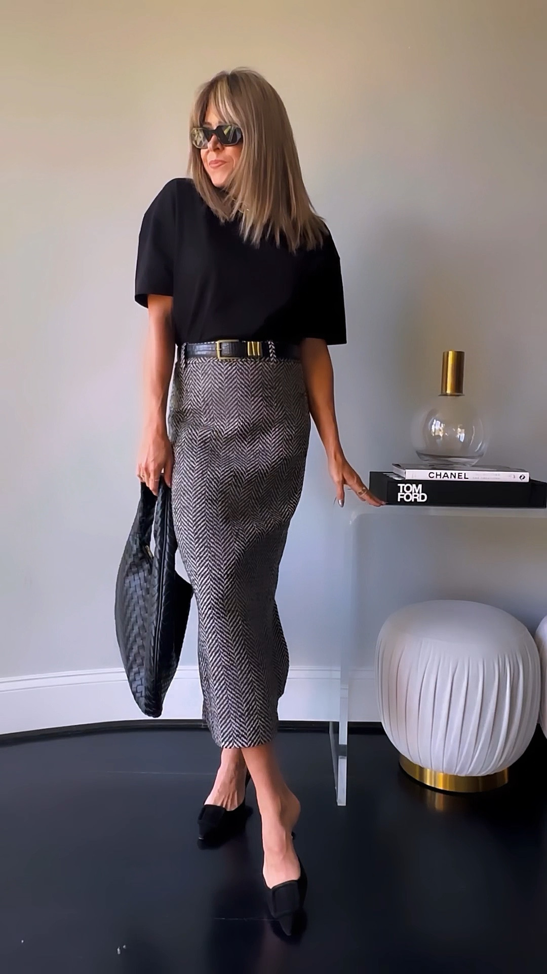 HERE IT IS! 👇🏼 

5 pieces that you can wear over and over this Fall:
1) Denim shacket for drop off and pick up or weekend casual for all the kids sporting events 
2) Black tee to layer from the office to happy hour to lunch with the girls 
3) Trousers for day, night, and everything in between (see my last Reel for more styling options)
4) Midi skirt for all the things 🙌🏻. Do NOT enter the Fall season without a denim or wool midi. This piece is versatile, chic, and easy! 
5) Light jacket to pair with your black tee, trousers, midi, and kitten heels! 

A few other pieces I am taking into the Fall are go-to bags I can wear with everything, pointy toe kitten heels, and everyday sneakers.

Remember, you don’t have to sacrifice style just because you are a busy mama. All of these outfits are chic, comfortable, and VERSATILE. Rewear these pieces and have fun styling them for different occasions  

#LTKstyletip #LTKover40 #LTKSeasonal