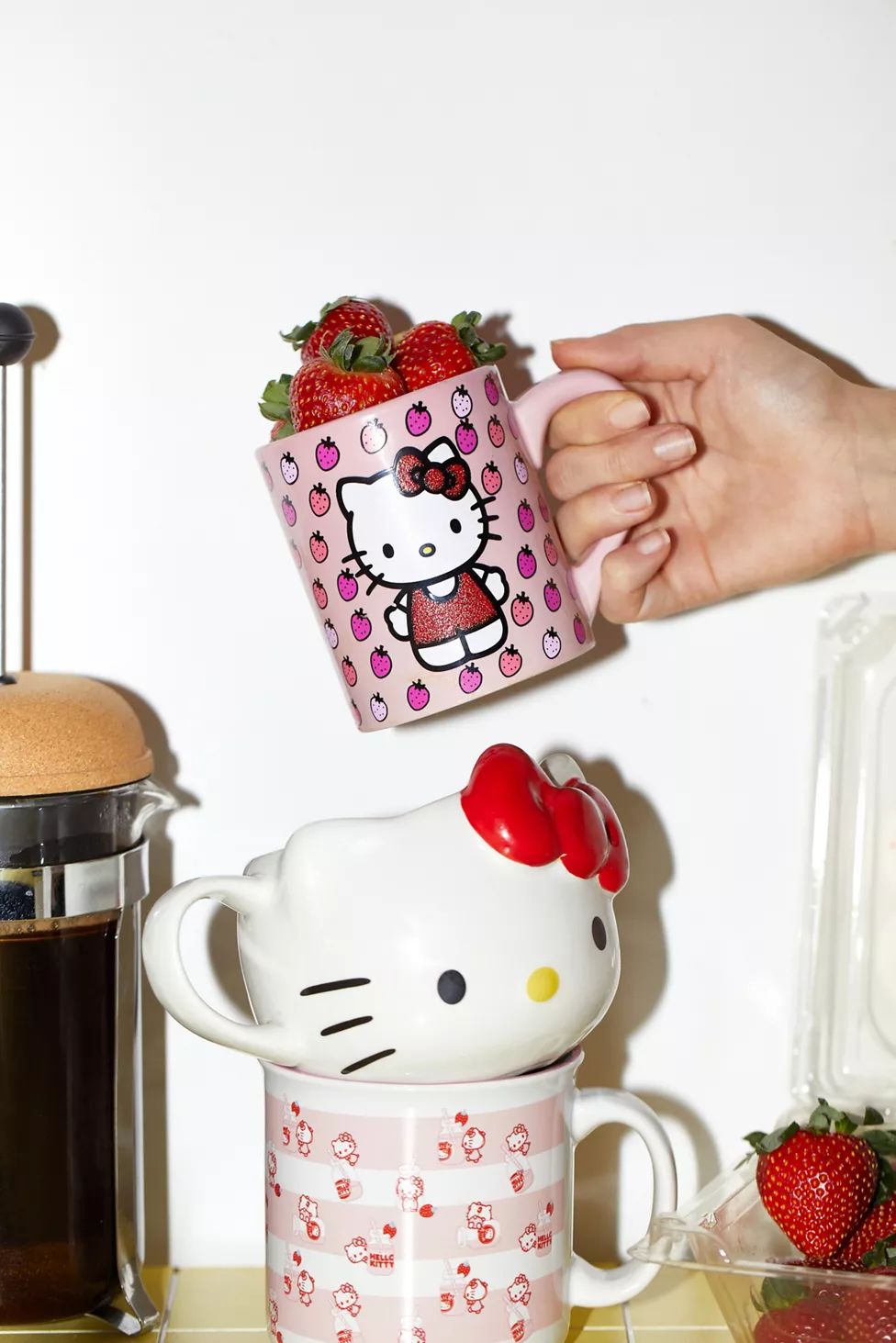 Hello Kitty Glitter Strawberry Mug | Urban Outfitters (US and RoW)
