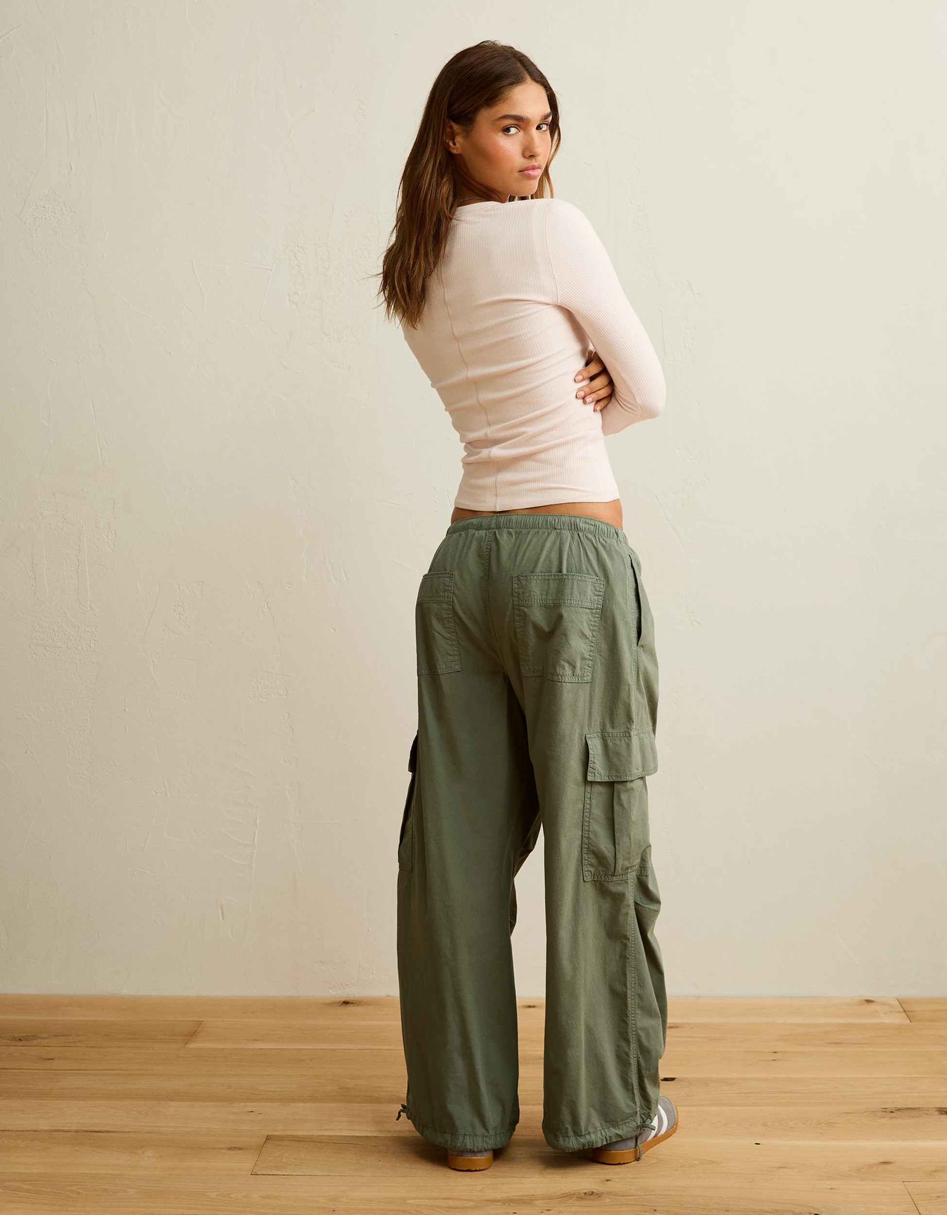 AE Low-Rise Baggy Cargo Parachute Pant | American Eagle Outfitters (US & CA)