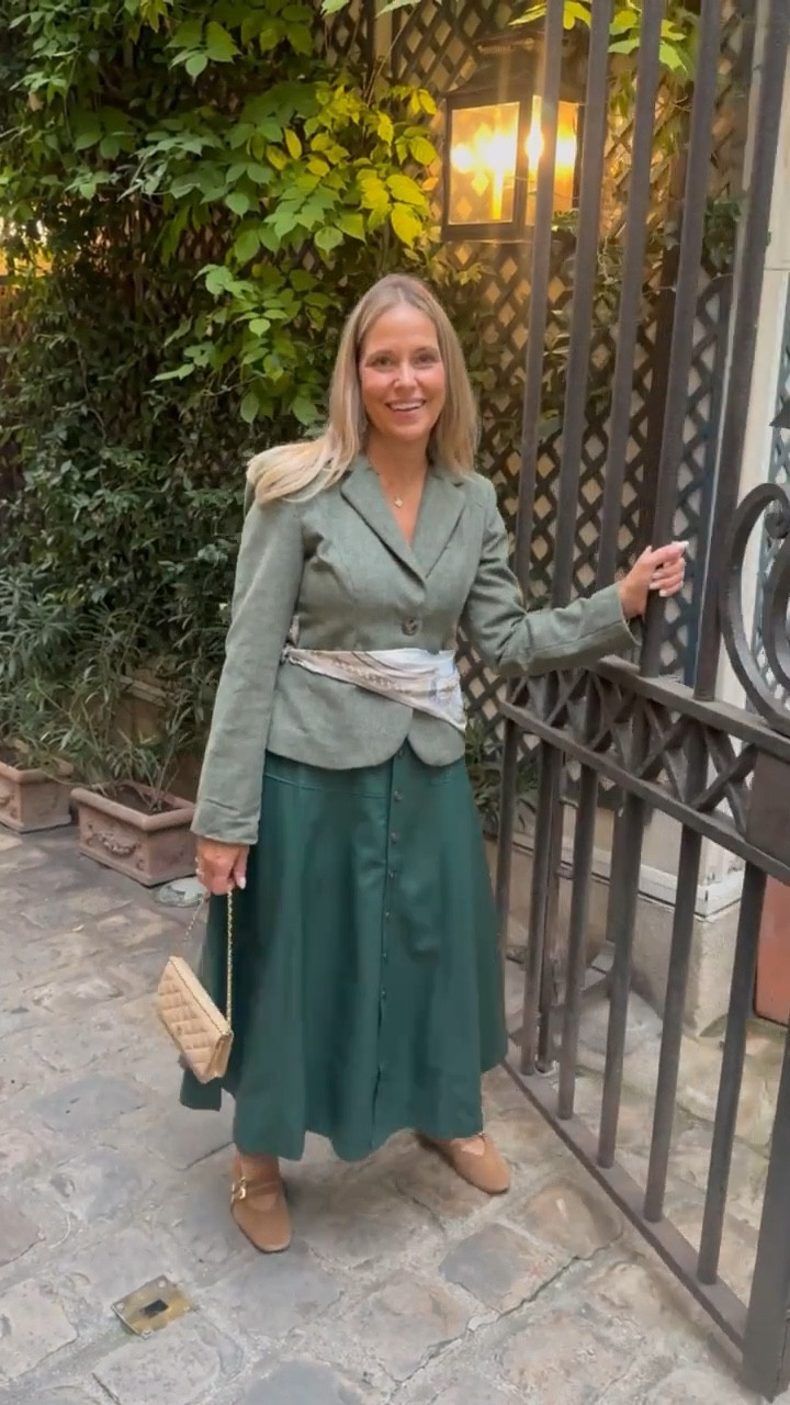 A little BTS from our shoot with Social Threads! We’ve been loving how a silk scarf instantly elevates any outfit. The perfect finishing touch for fall layering. 

#LTKOver40 #LTKSeasonal #LTKMidsize