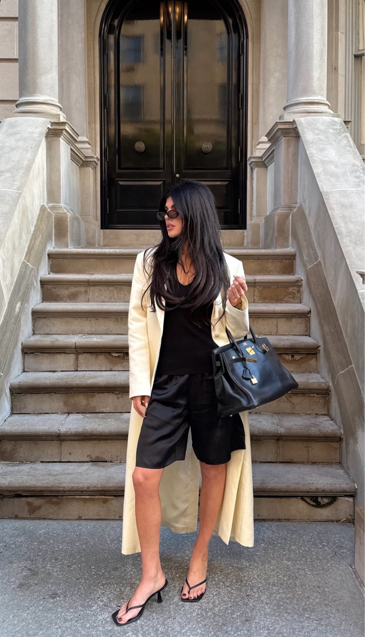 Nothing a good outfit & Central Park can't fix 👼

Summer transitional style, neutral outfit, nyc, Pinterest aesthetic, coat style, long shorts, sandal heels, outfit ideas, fashion girls

#LTKootd #LTKgrwm