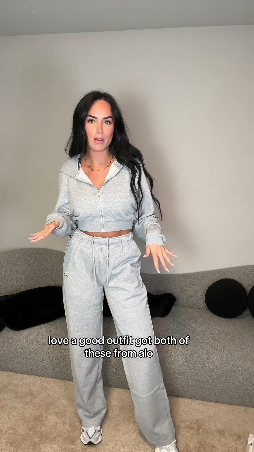 Love a groutfit 🤍 this Alo set is so cute!!

I’m wearing a size small top, size xs pants 

#LTKActive #LTKStyleTip #LTKVideo