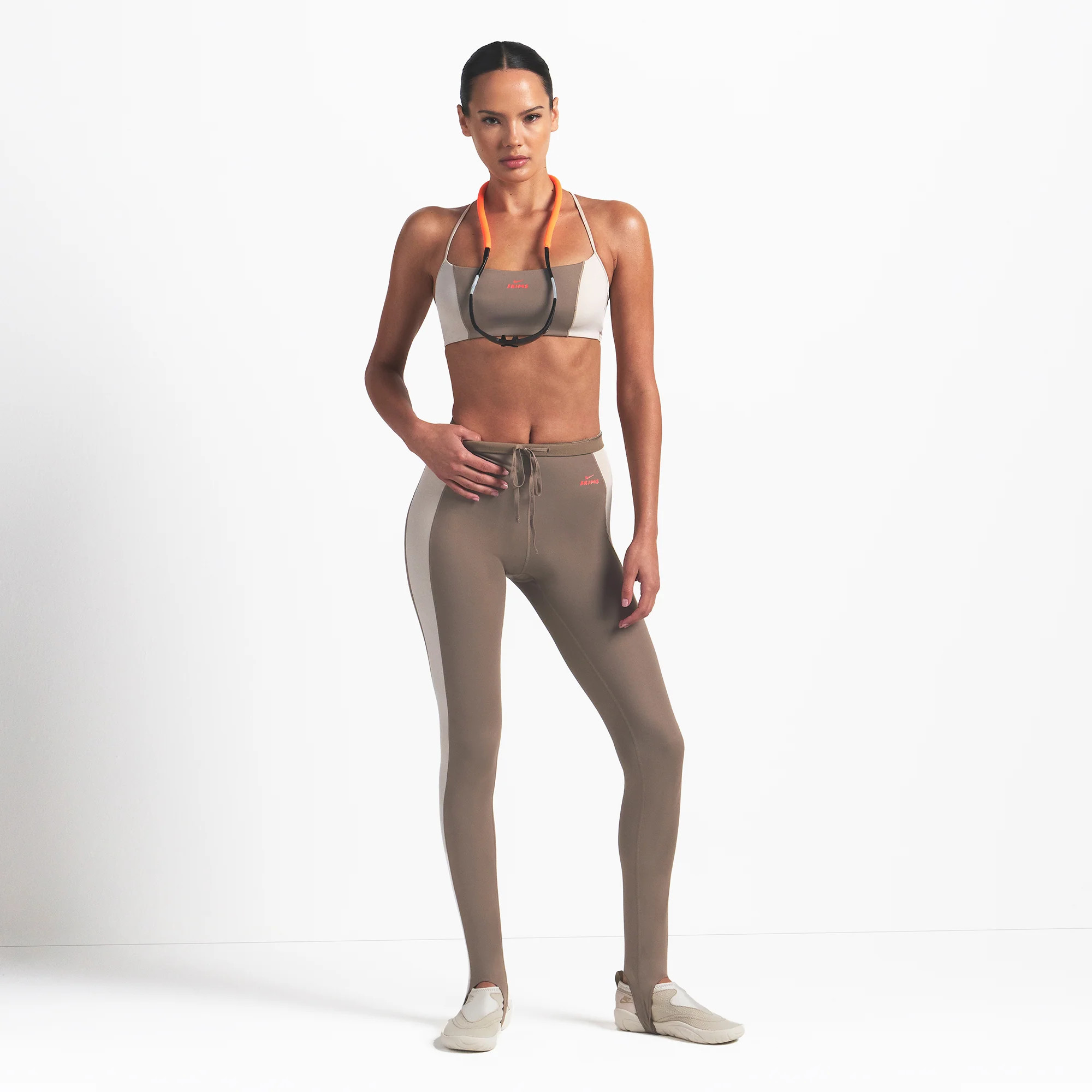 SKIMS Drawcord Stirrup 26"" Legging | Medium Neutral | 2XS | NikeSKIMS Shine | SKIMS (US)