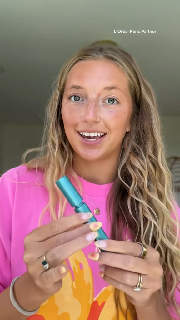 Pool day & the perfect mascara 🩵