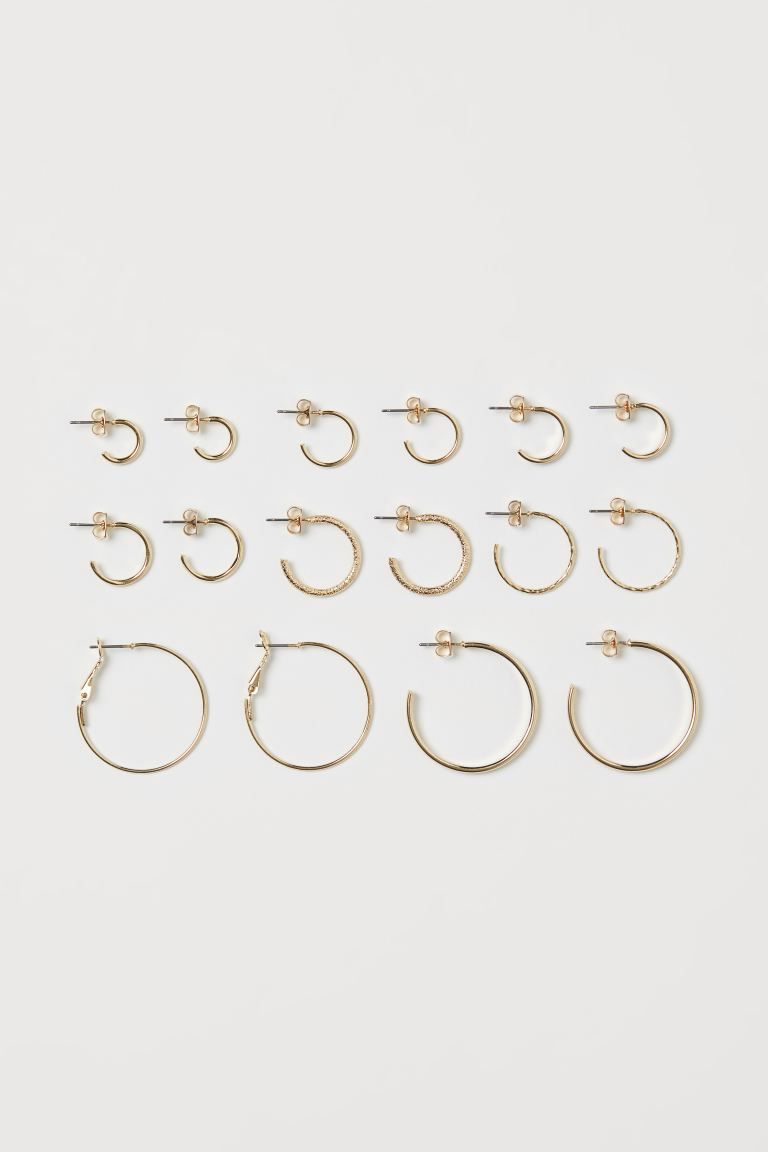 Metal hoop earrings in various sizes and designs. Diameter from approx. 3/8 in. to 1 1/4 in. | H&M (US + CA)