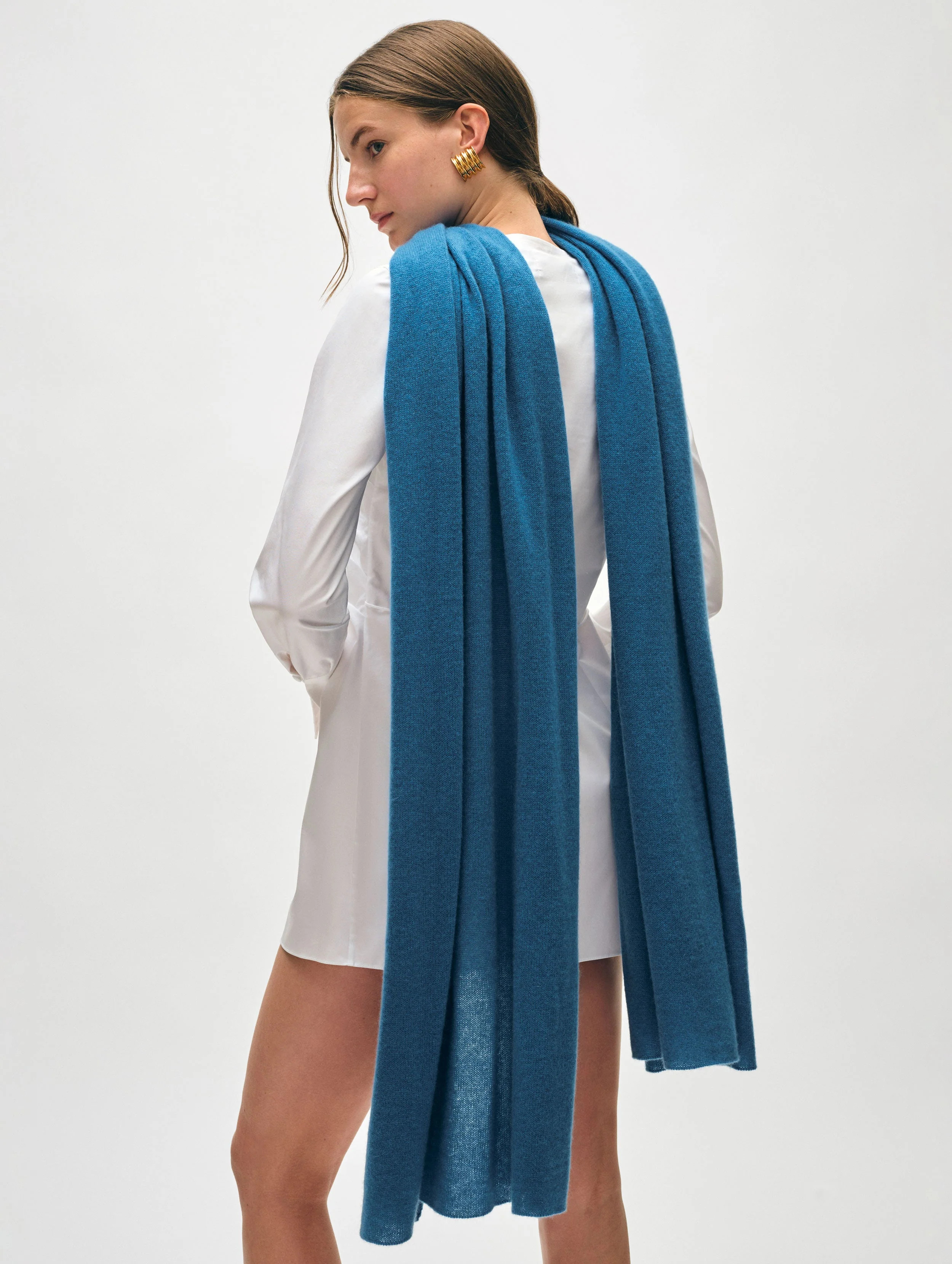 White + Warren Cashmere Travel Wrap in Blue Jean size 81" x 36 | White and Warren