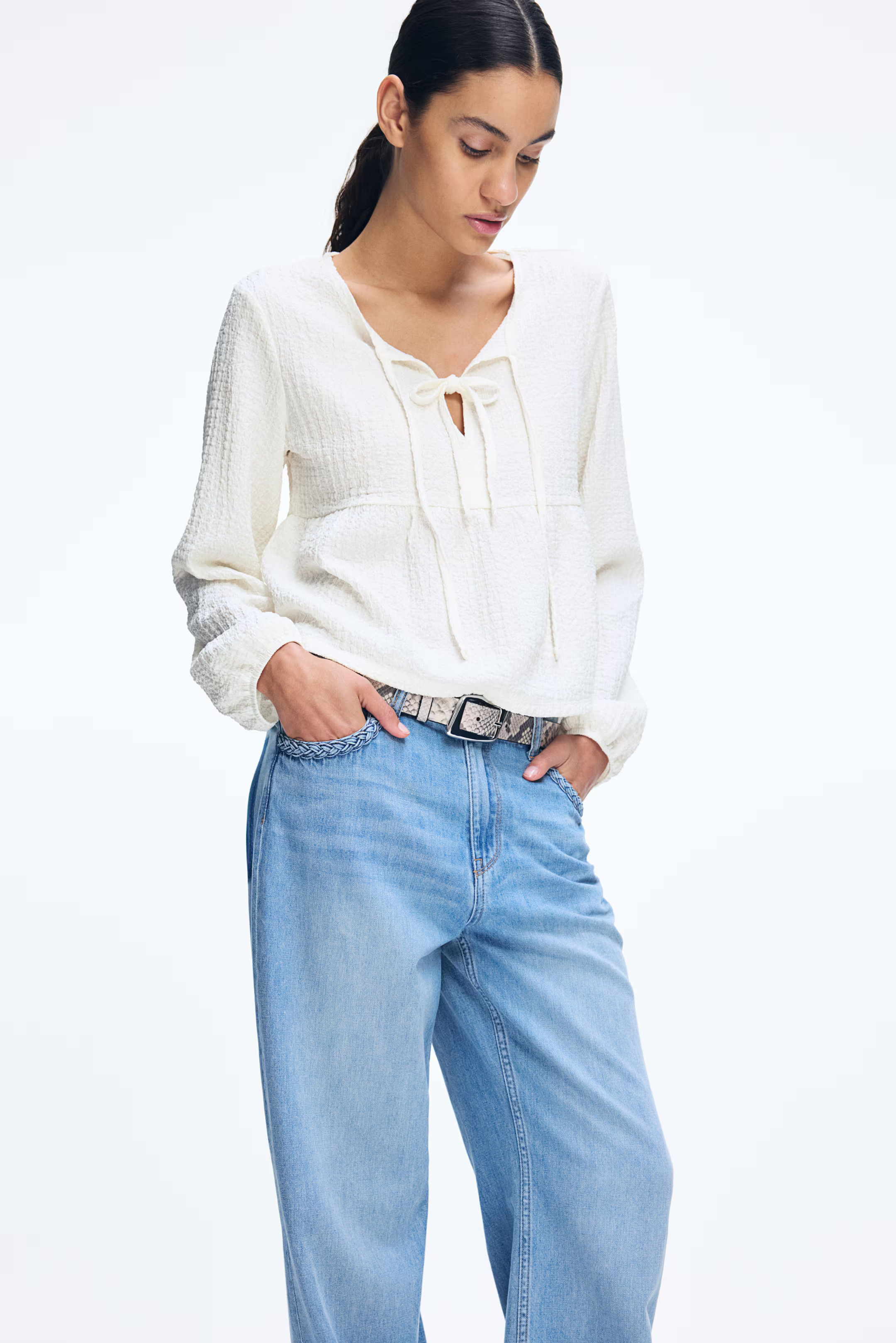 Top froissé avec détail à nouer - Crème - FEMME | H&M FR | H&M (FR, IT, ES, PT, BE)