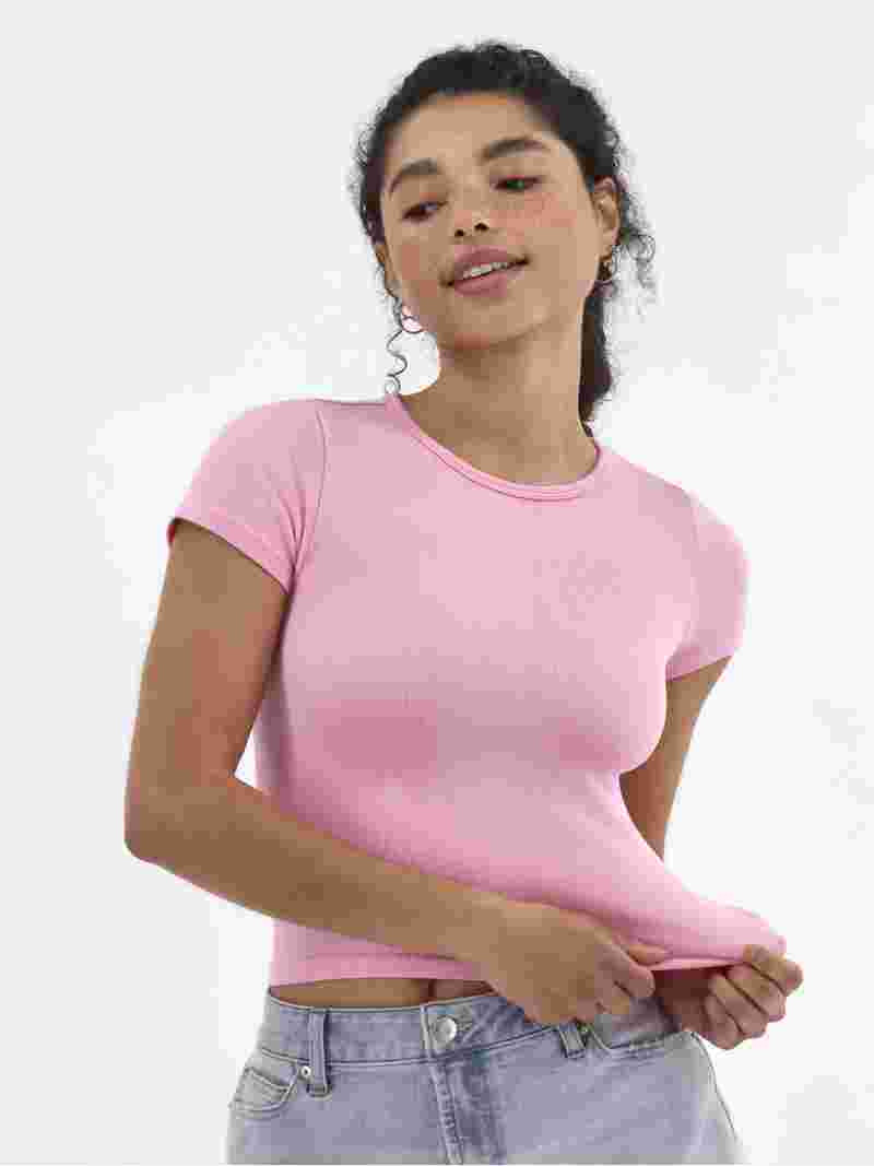No Boundaries Seamless Crop Top with Short Sleeves, Women's | Walmart (US)