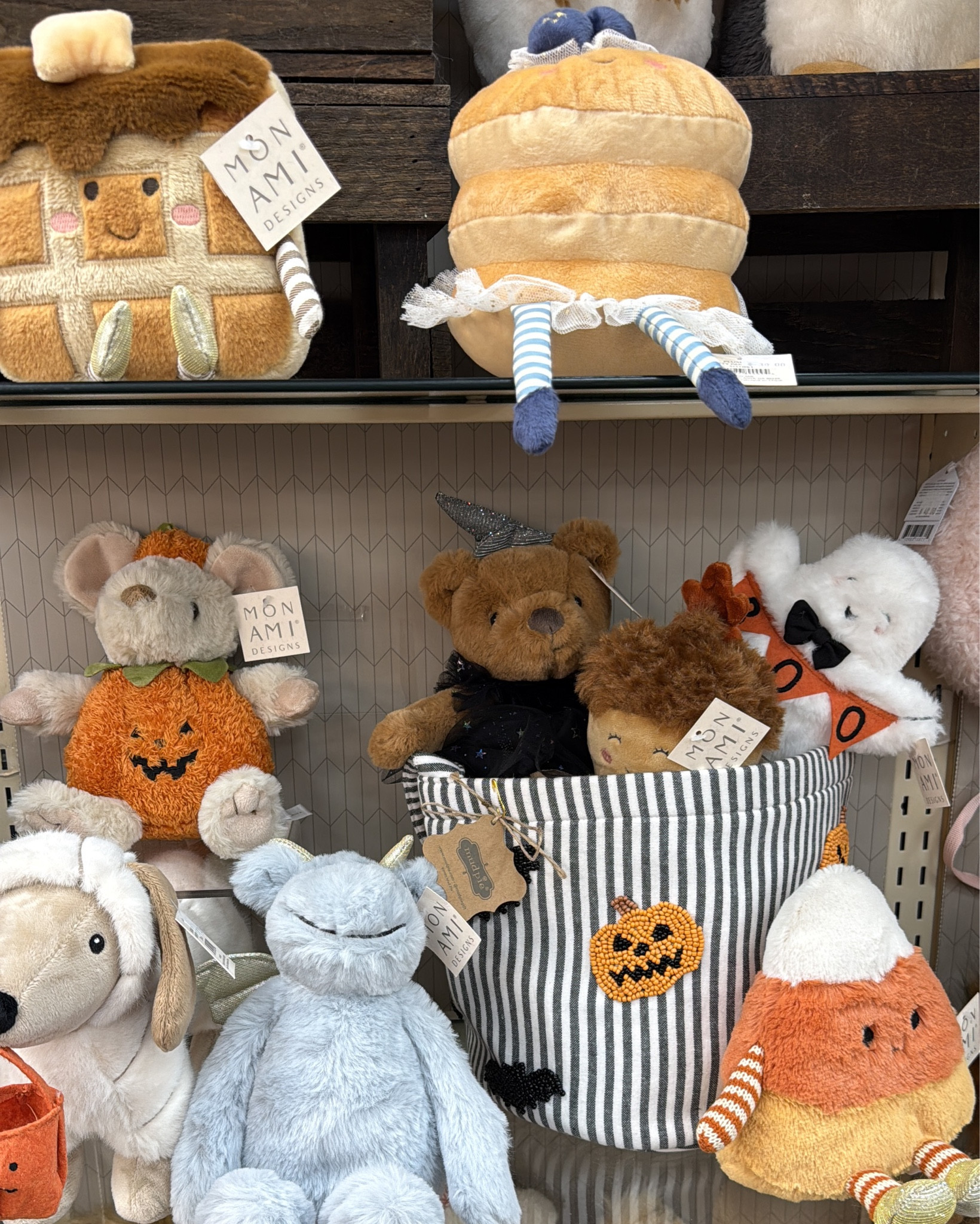 the CUTEST Halloween plushies 🎃🧸✨

#LTKFallSale #LTKFindsUnder50 #LTKSeasonal