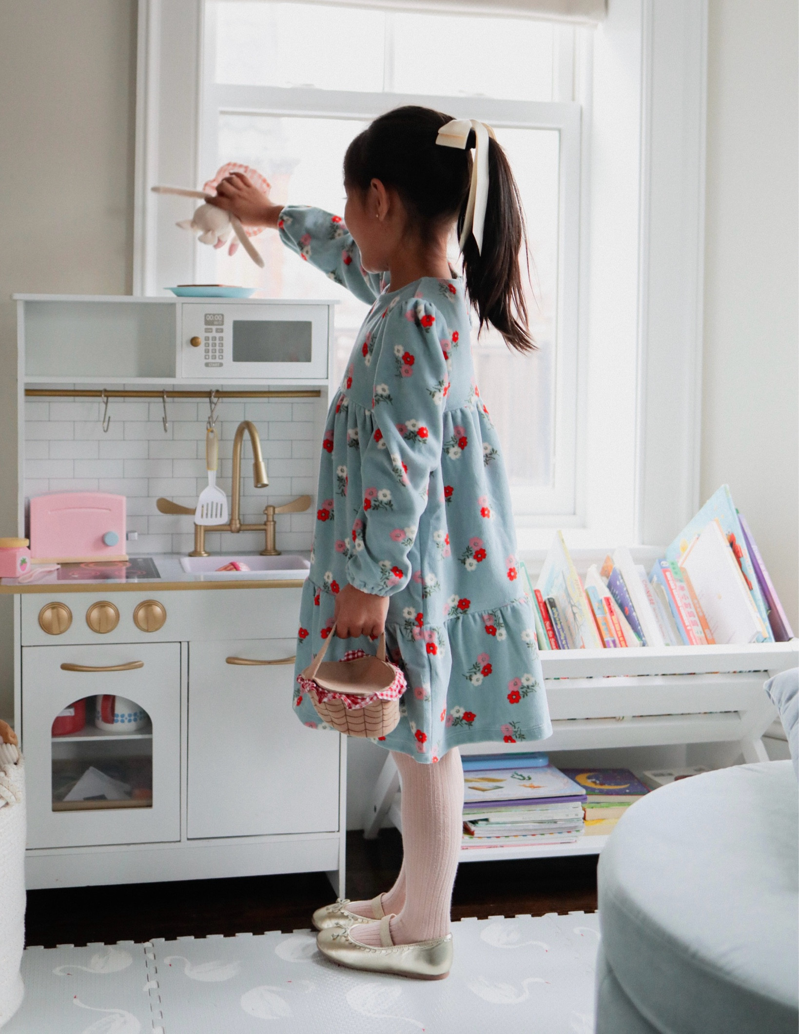 Nori’s favorite soft velour dress that comes in lots of colors. How pretty is that yellow? #BodenPartner @miniboden

If in between sizes for their kids, size up. 



• Mini Boden Tiered Velour dress in seamist posy print size 6-7y

• Girls leather ballet flats in gold metallic size 31

#LTKFamily #LTKKids #LTKHoliday