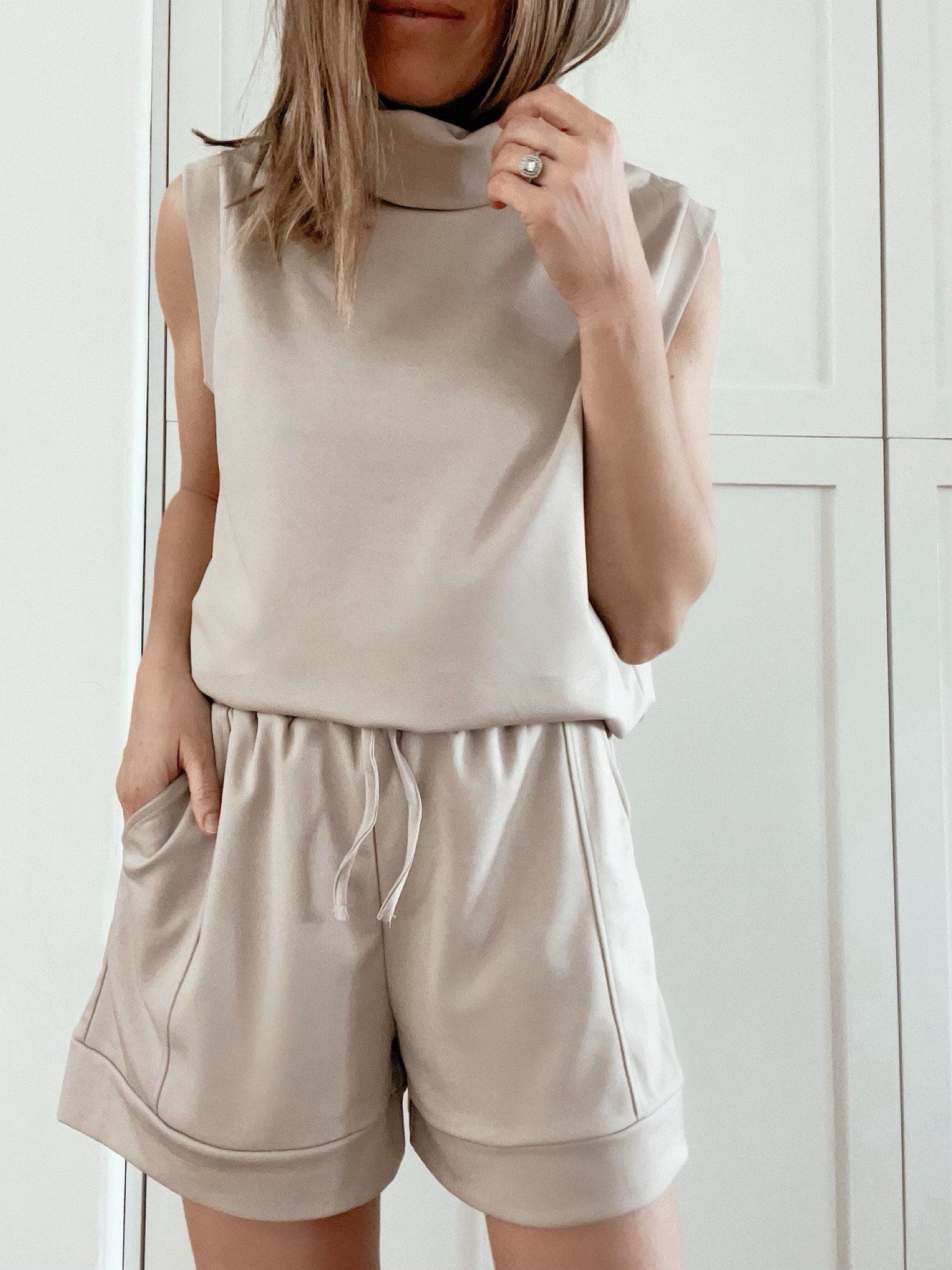 Comfy matching set from Amazon under $40 and comes in a bunch of colors
I’m wearing a size small in khaki

#LTKstyletip #LTKfindsunder50