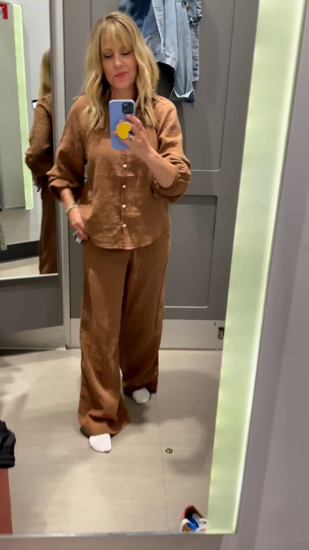 I love this set year around. I feel like you could throw this on with heels and some good accessories and give it a little bit of dressier look or even some sneakers in a ball cap for a more casual feel. Tts